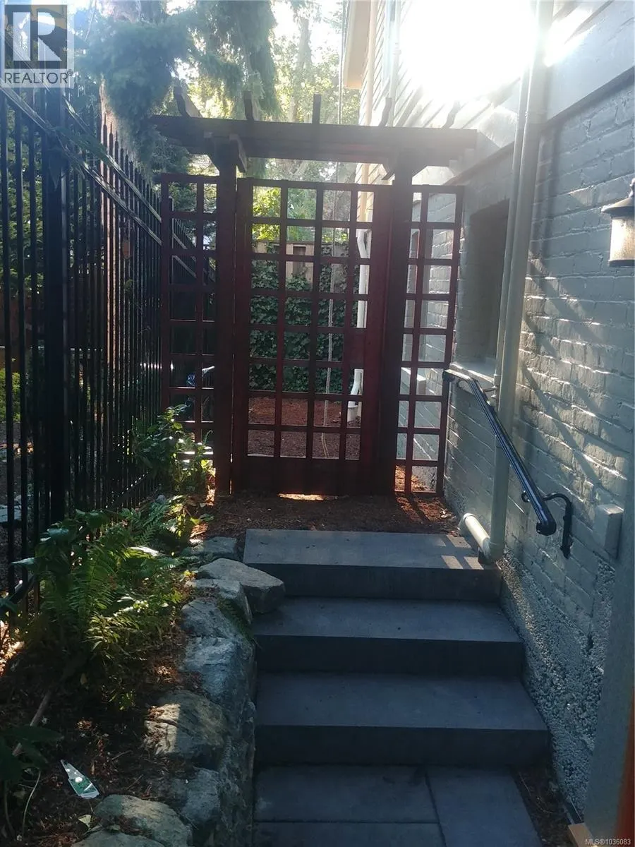 1171 Rockland Ave
