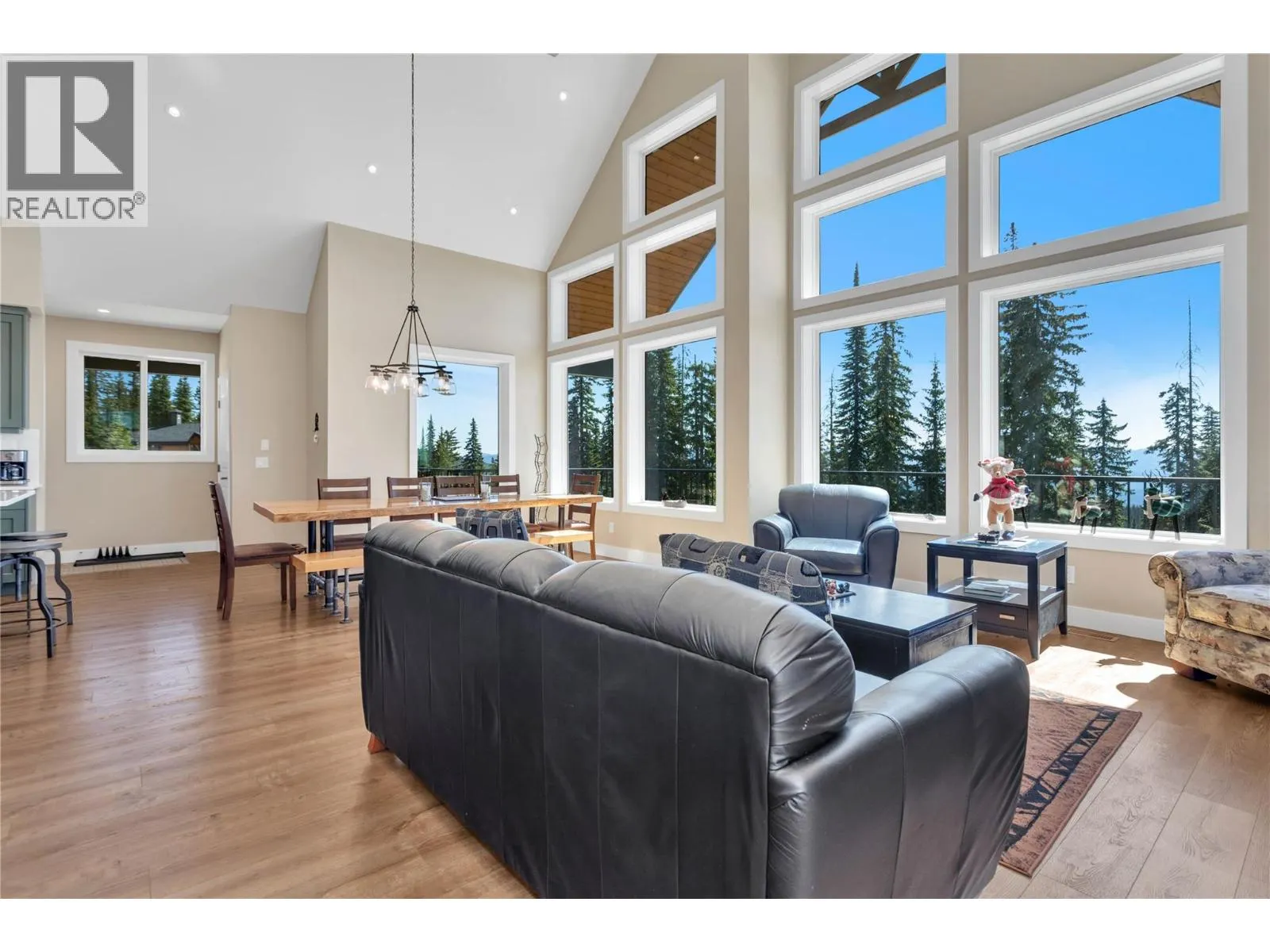 345 Feathertop Way