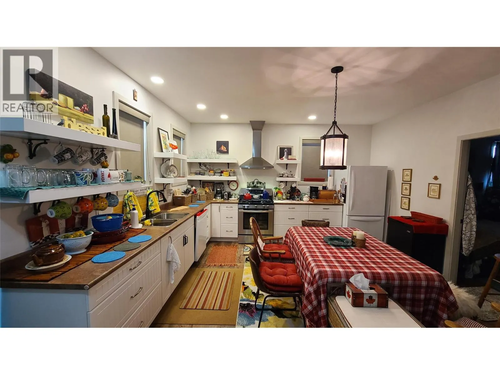 6941 MEADOWS DR Drive