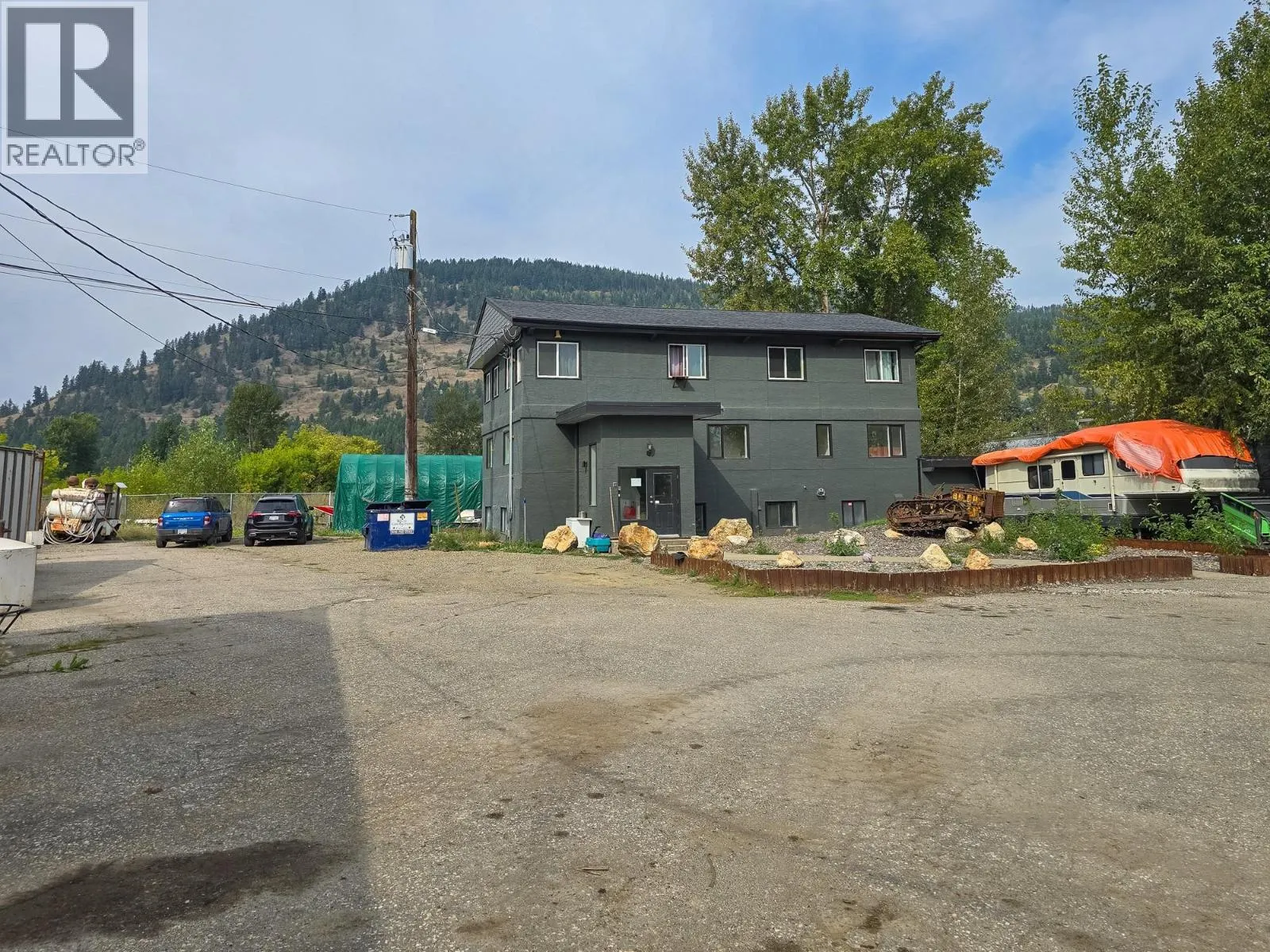 1660 Shuswap Avenue