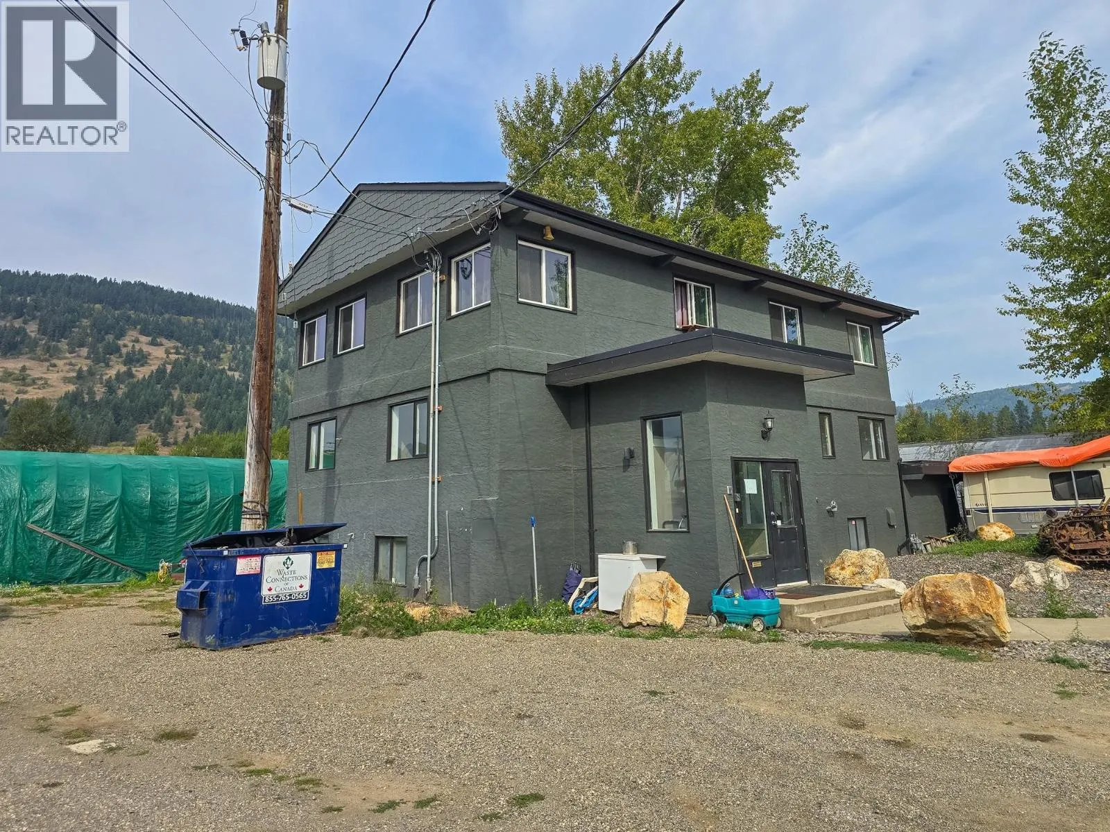 1660 Shuswap Avenue
