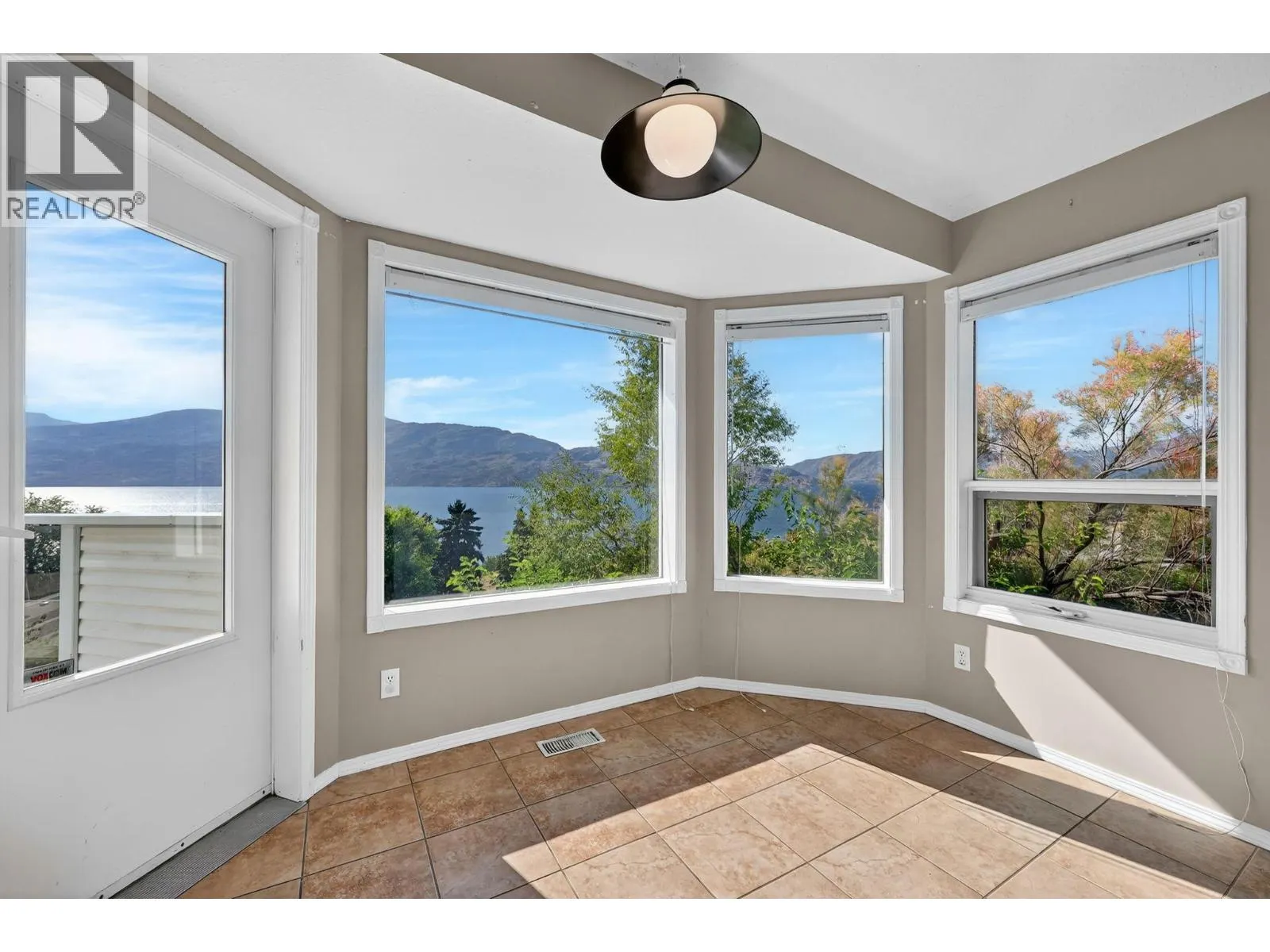 3715 Lornell Crescent