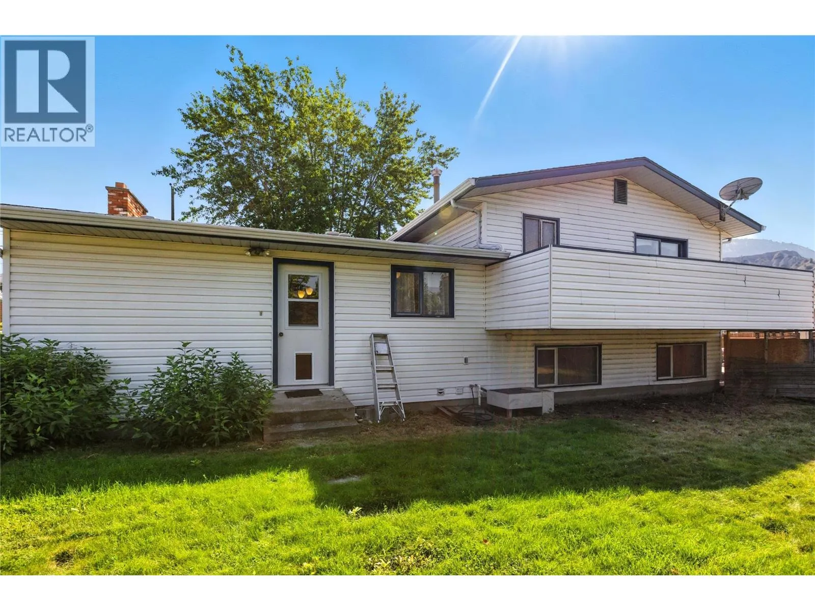 242 Cliff Crescent