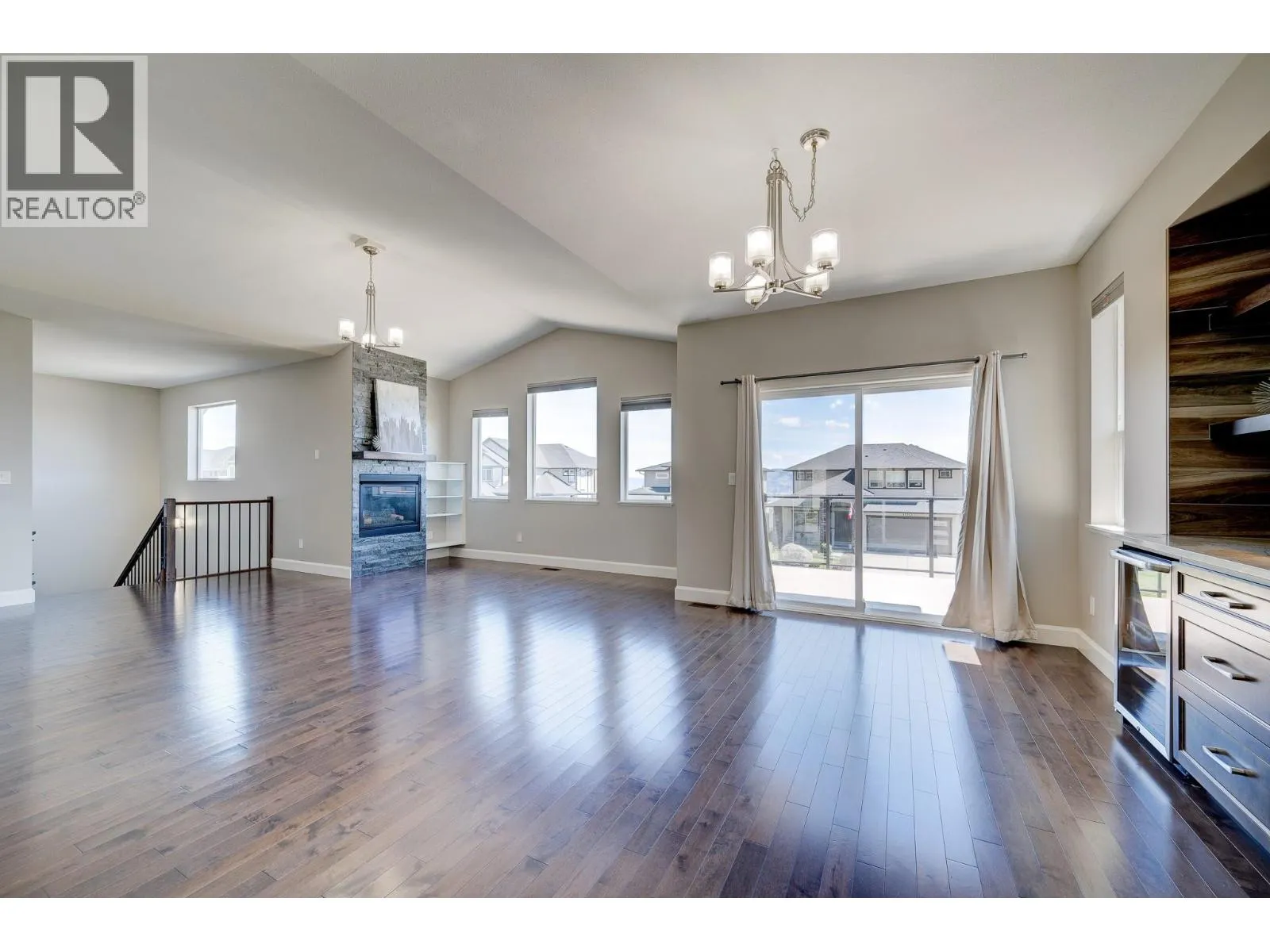 1425 DUNBAR Drive