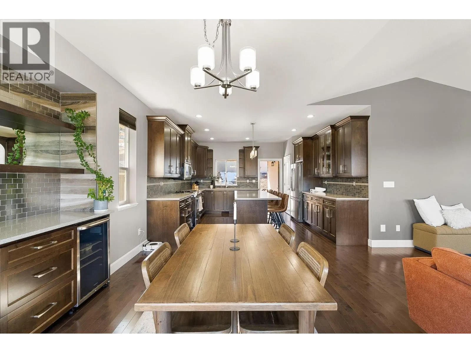 1425 DUNBAR Drive