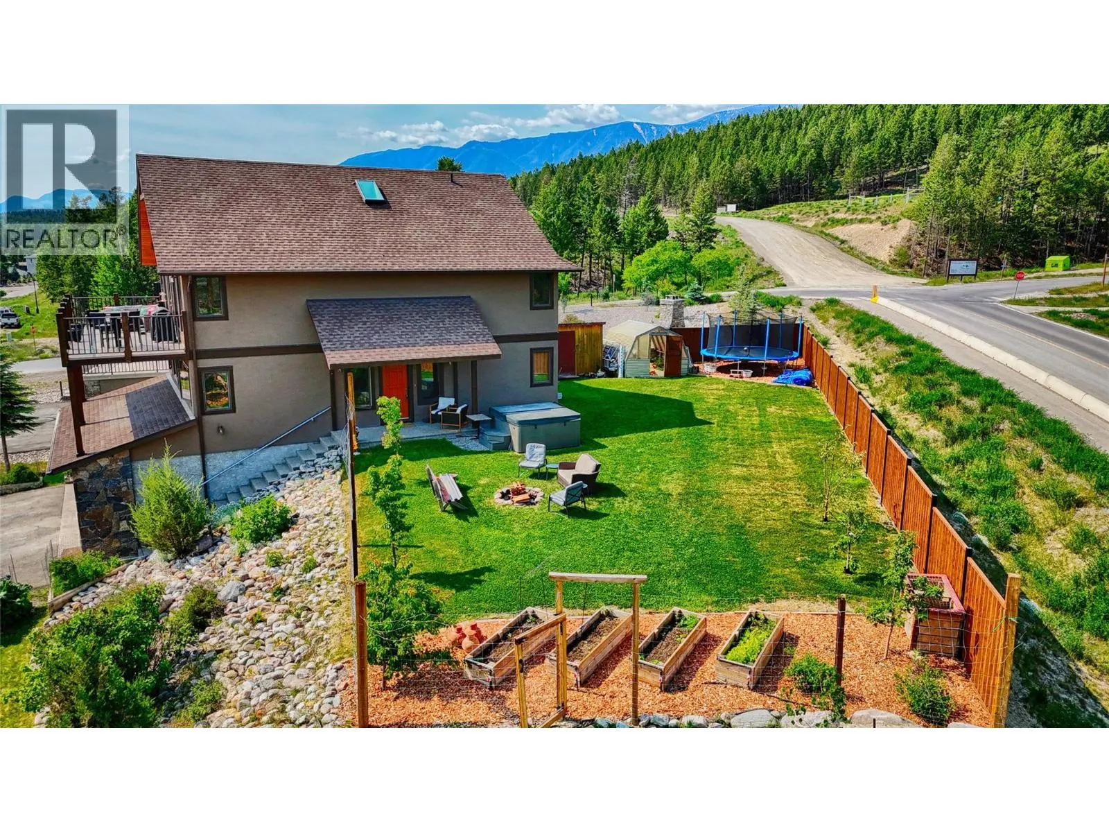 1910 PINERIDGE Drive