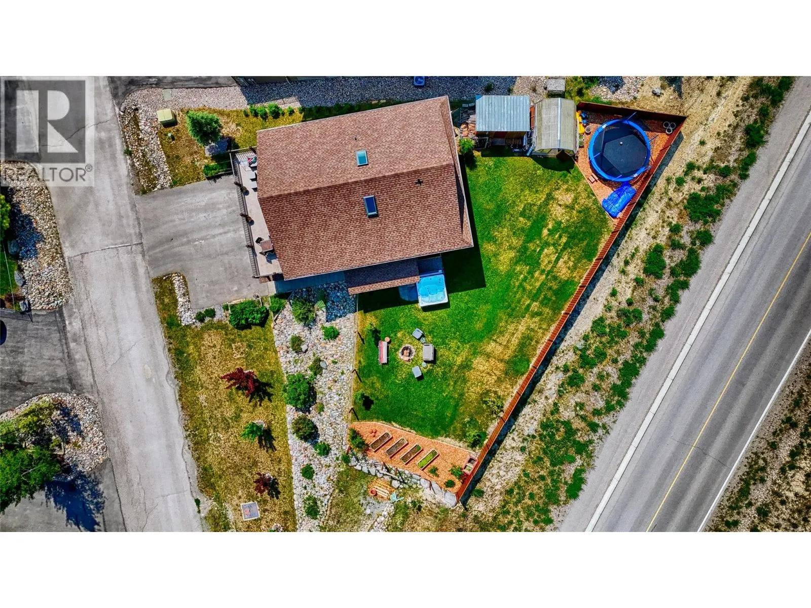 1910 PINERIDGE Drive