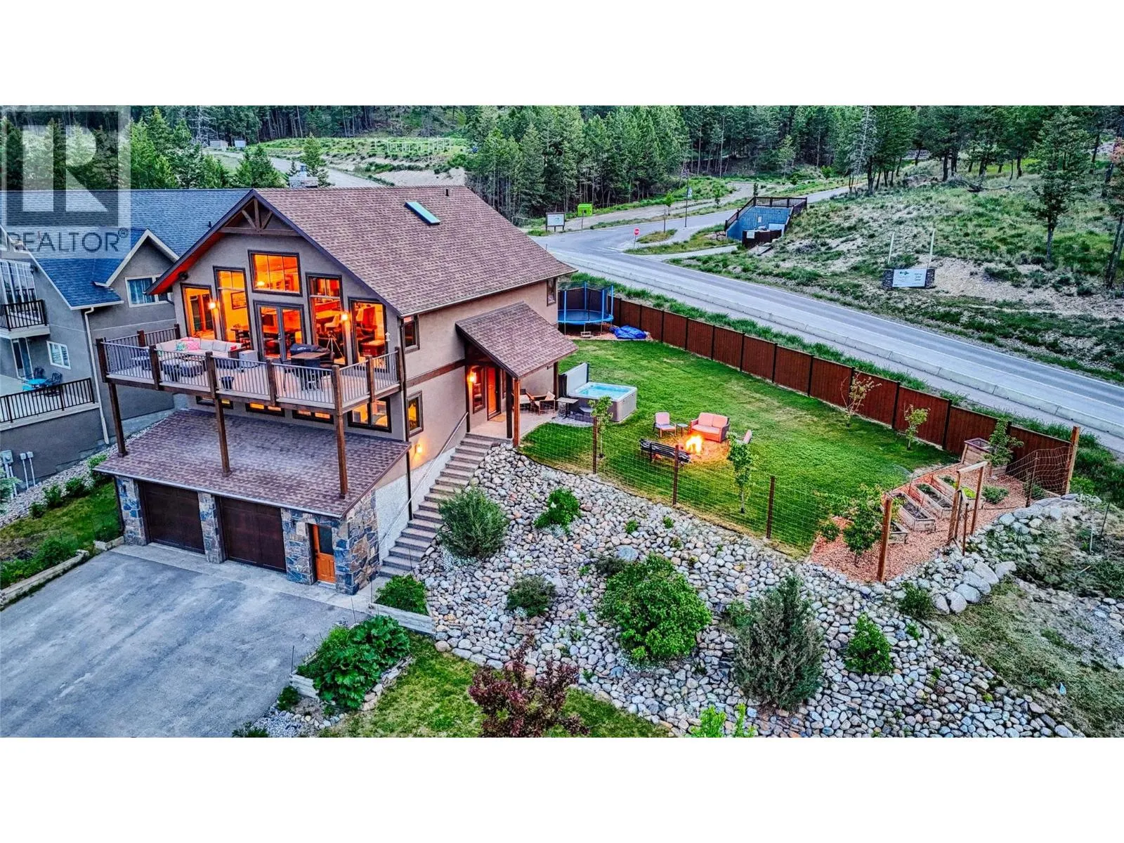 1910 PINERIDGE Drive
