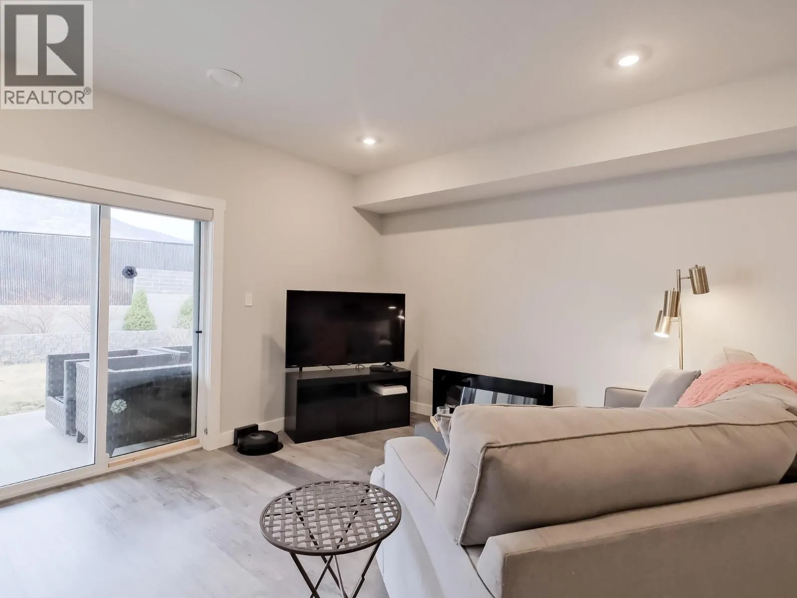 7016 WREN Drive