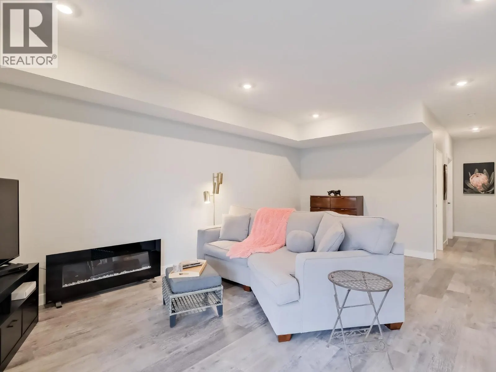 7016 WREN Drive