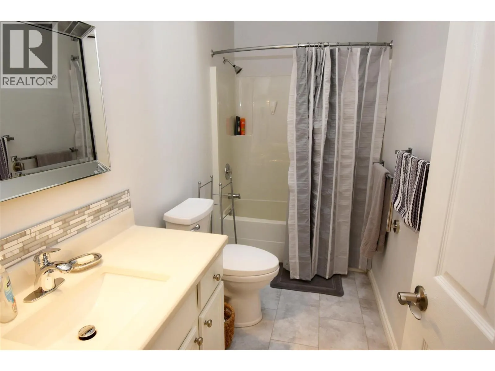 1001 30 Avenue Unit# 15