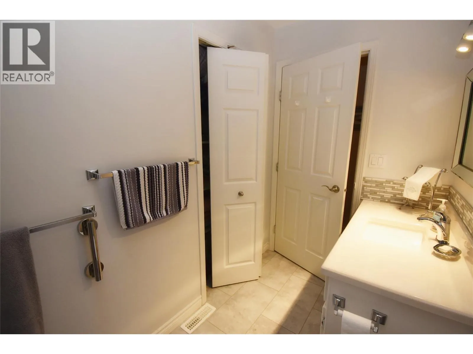 1001 30 Avenue Unit# 15