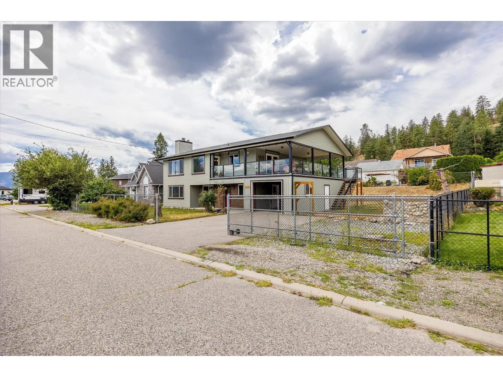5749 MacKenzie Road