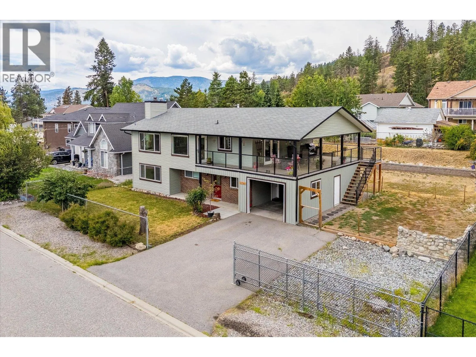 5749 MacKenzie Road
