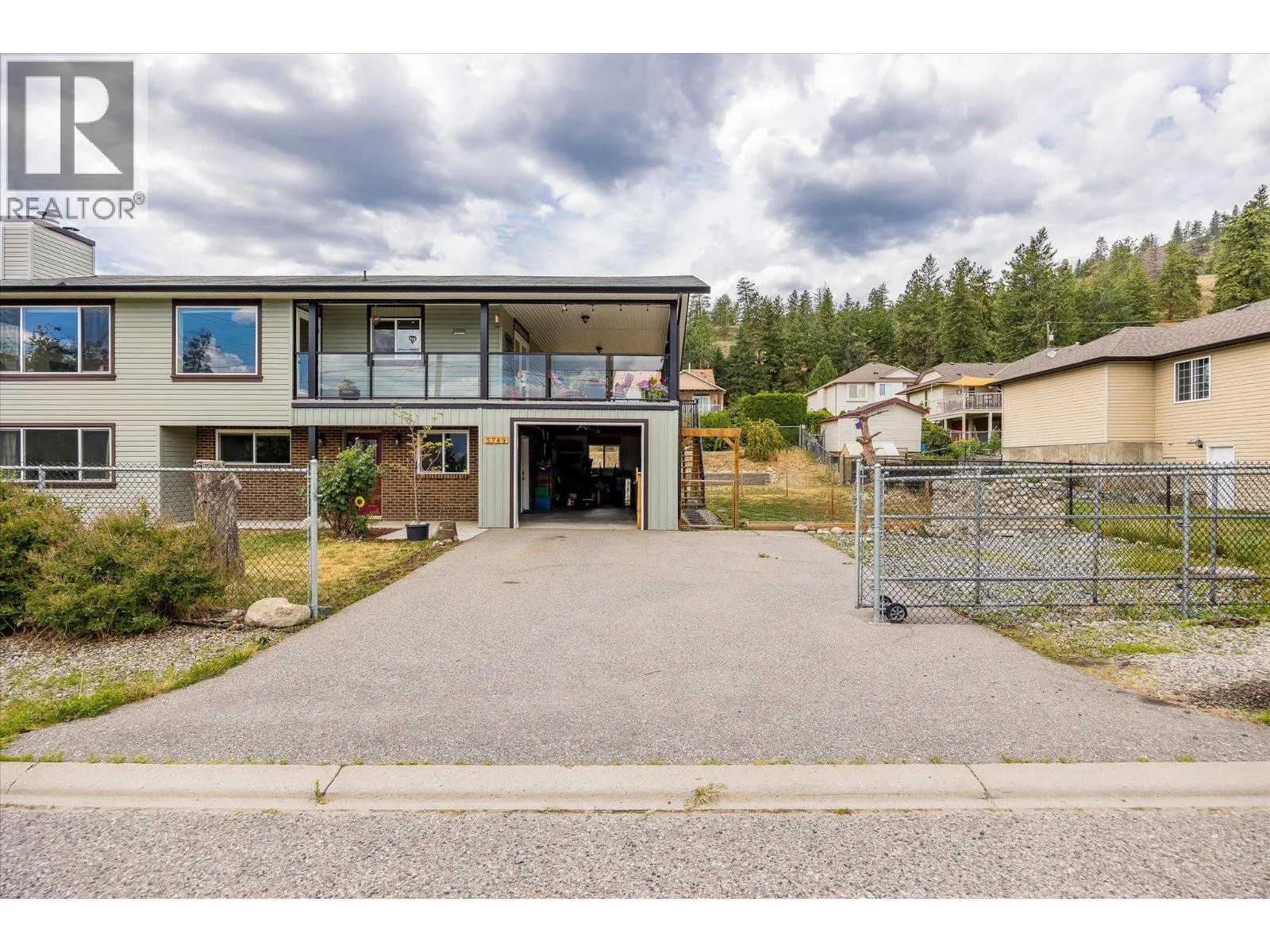 5749 MacKenzie Road