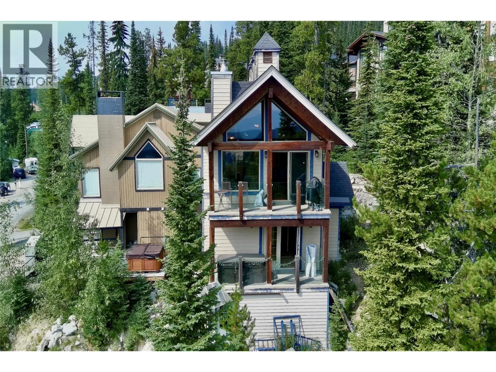 5890 Snow Pines Crescent