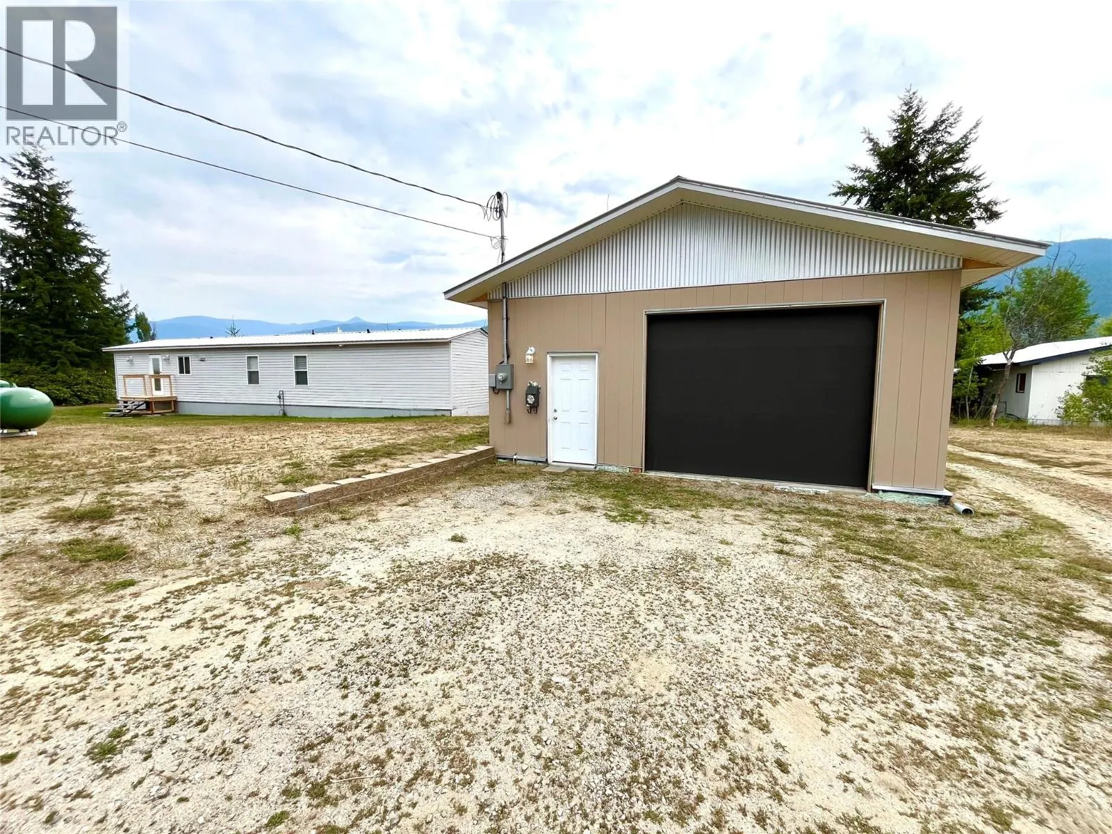 3754 Krestova Road