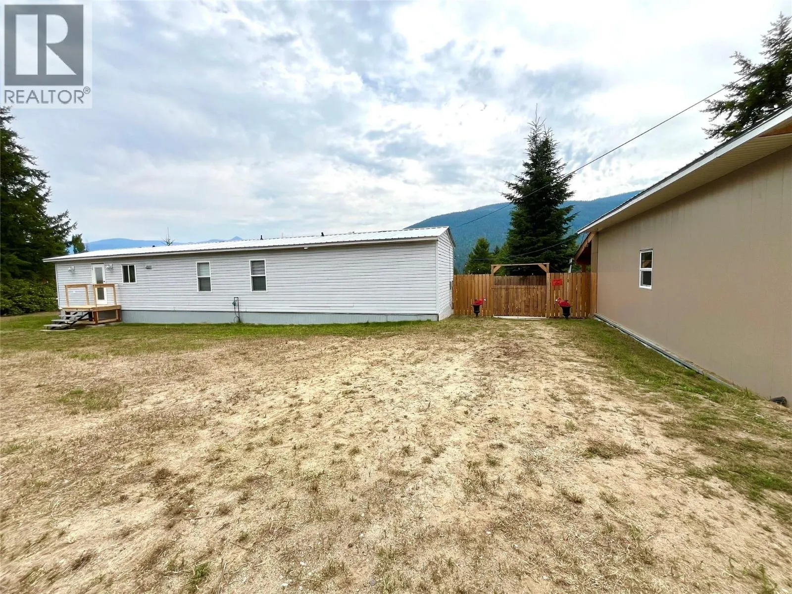 3754 Krestova Road