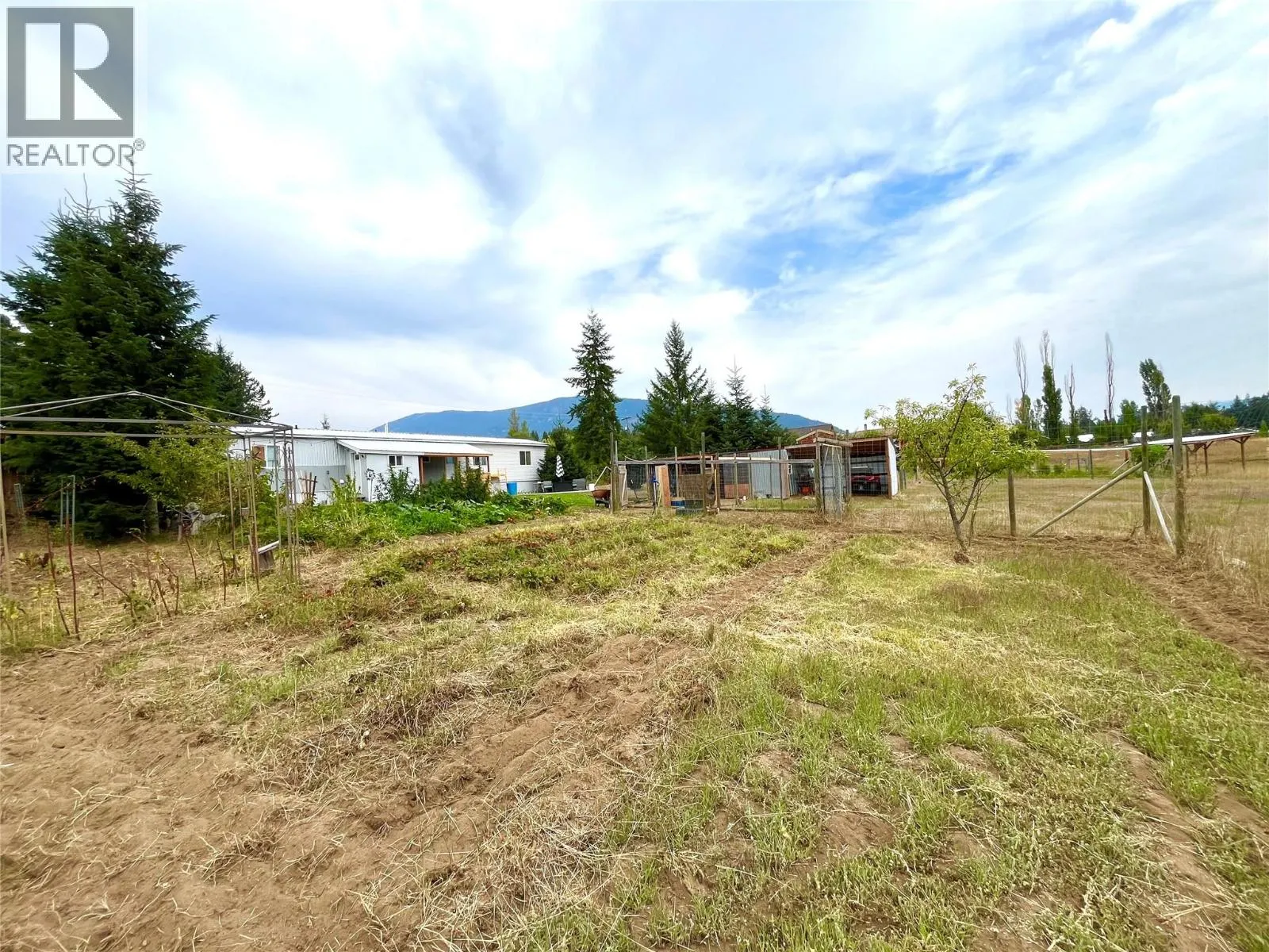 3754 Krestova Road