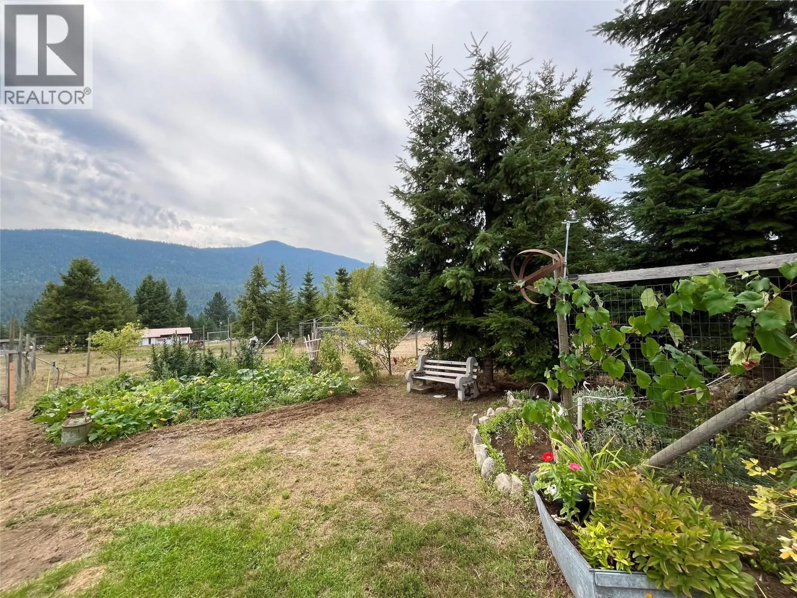 3754 Krestova Road