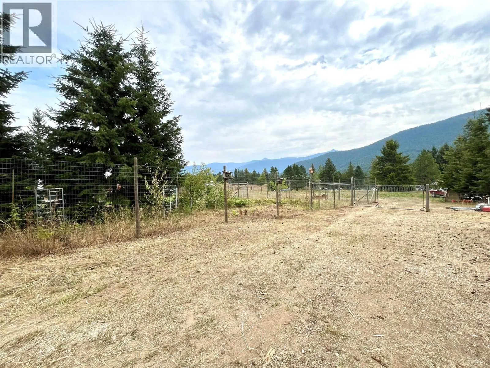 3754 Krestova Road