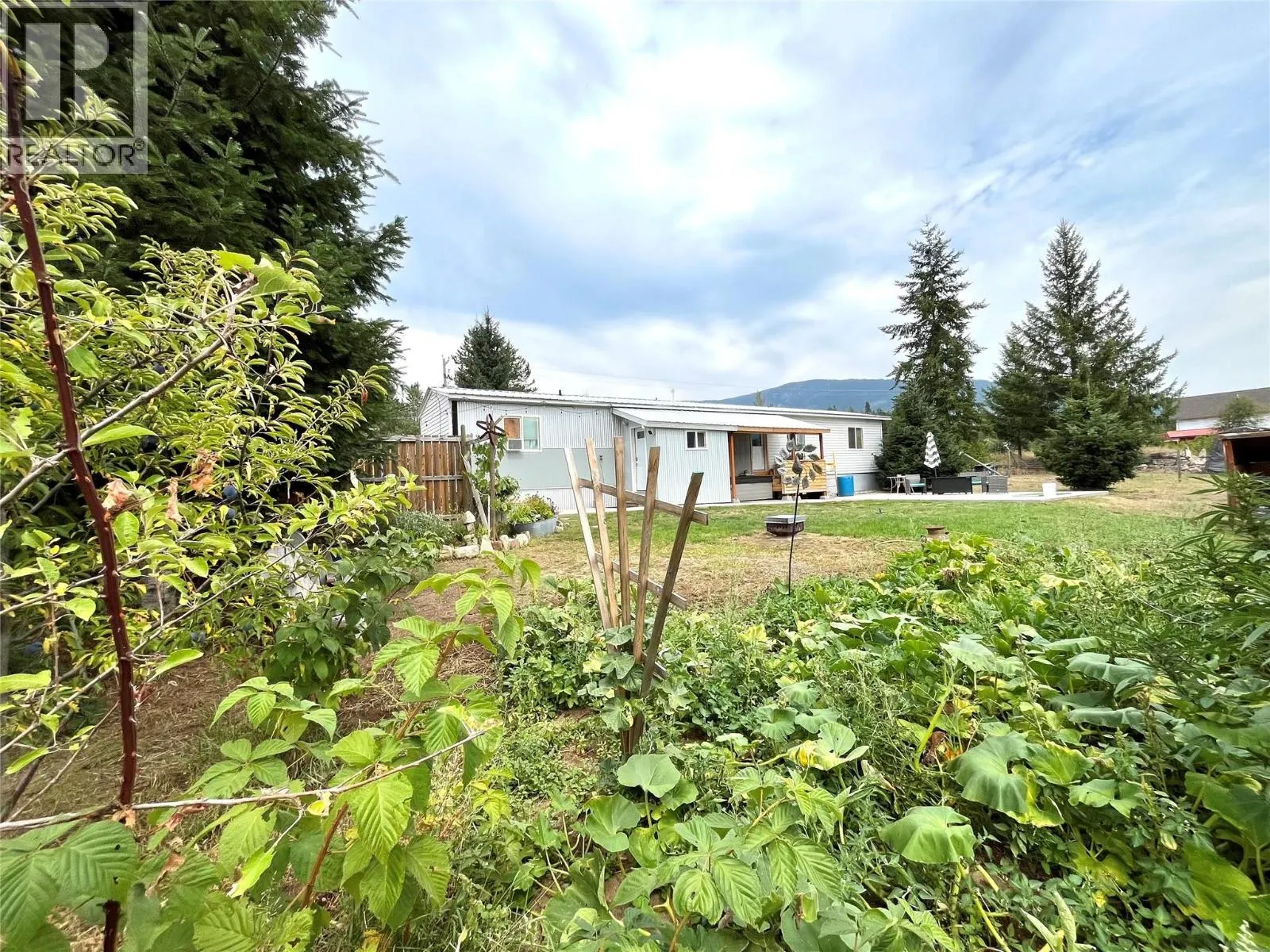 3754 Krestova Road