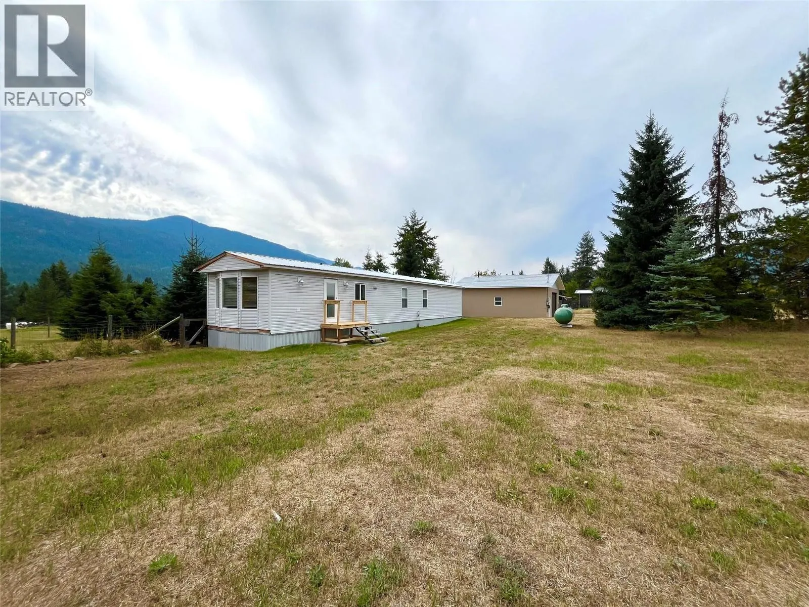 3754 Krestova Road