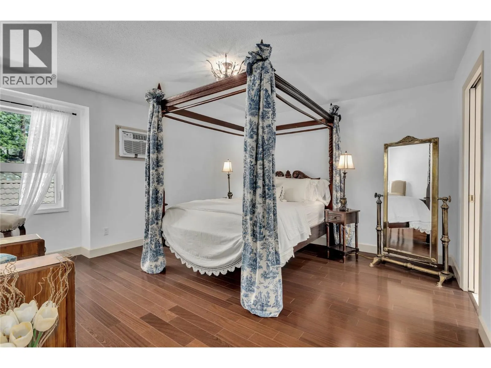 4450 Ponderosa Drive Unit# 203