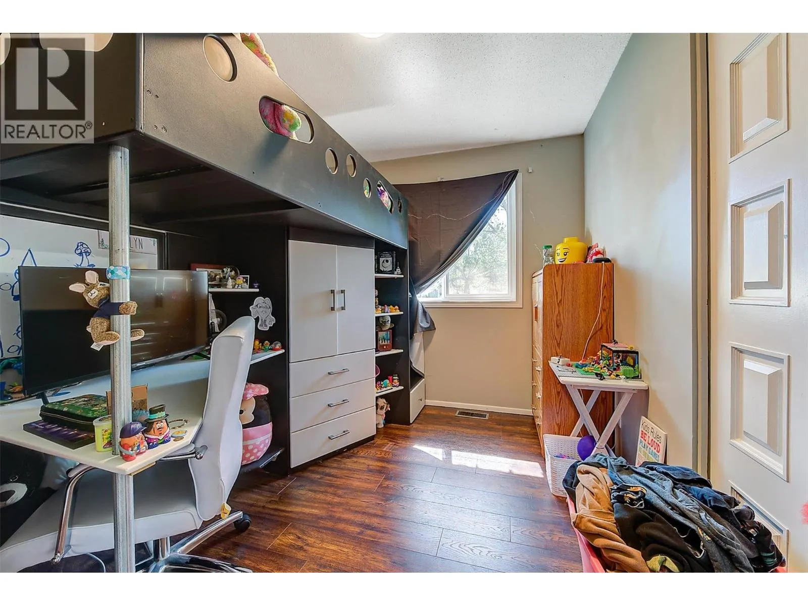 280 HOLBROOK Road W