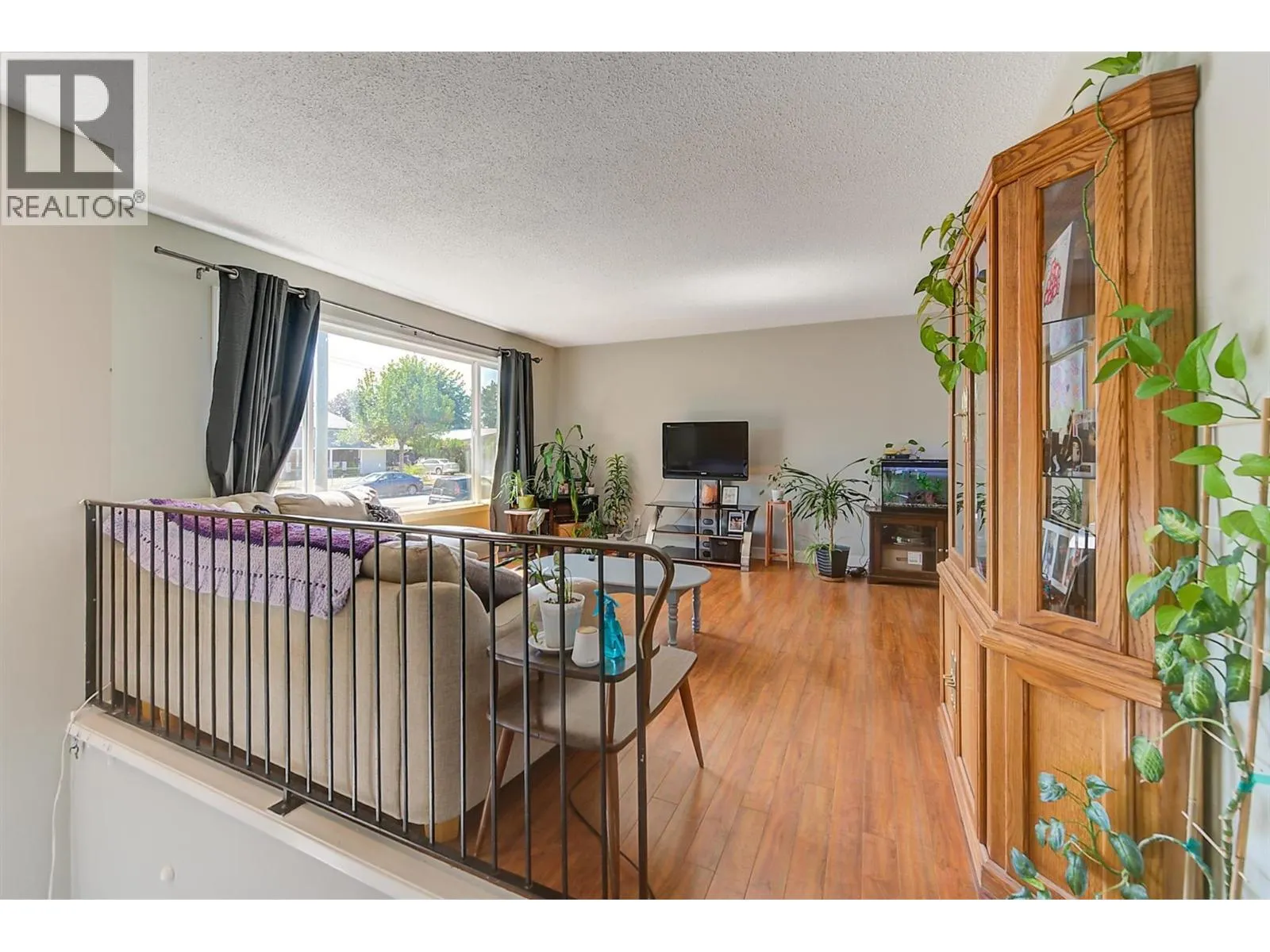 280 HOLBROOK Road W
