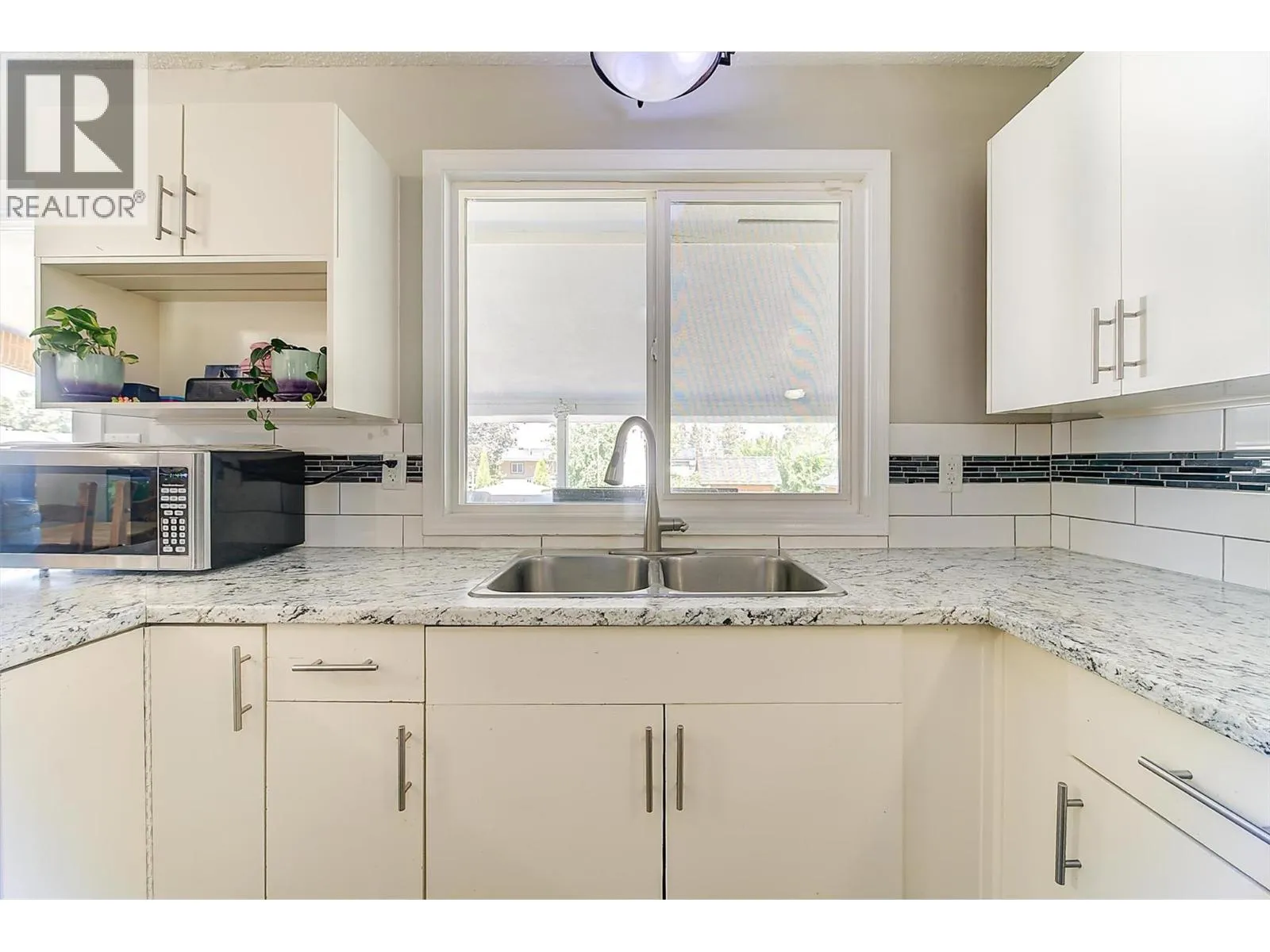 280 HOLBROOK Road W