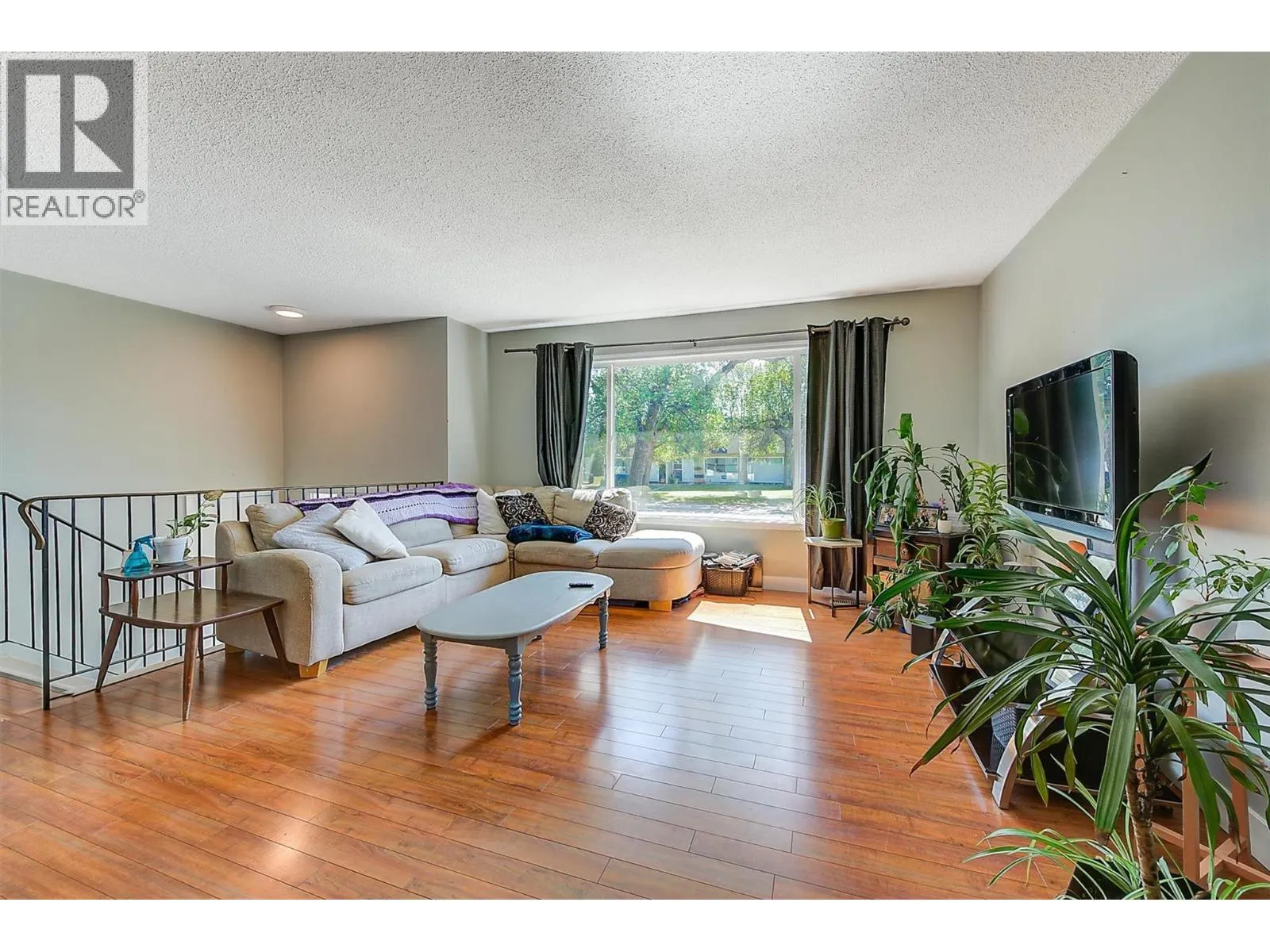 280 HOLBROOK Road W