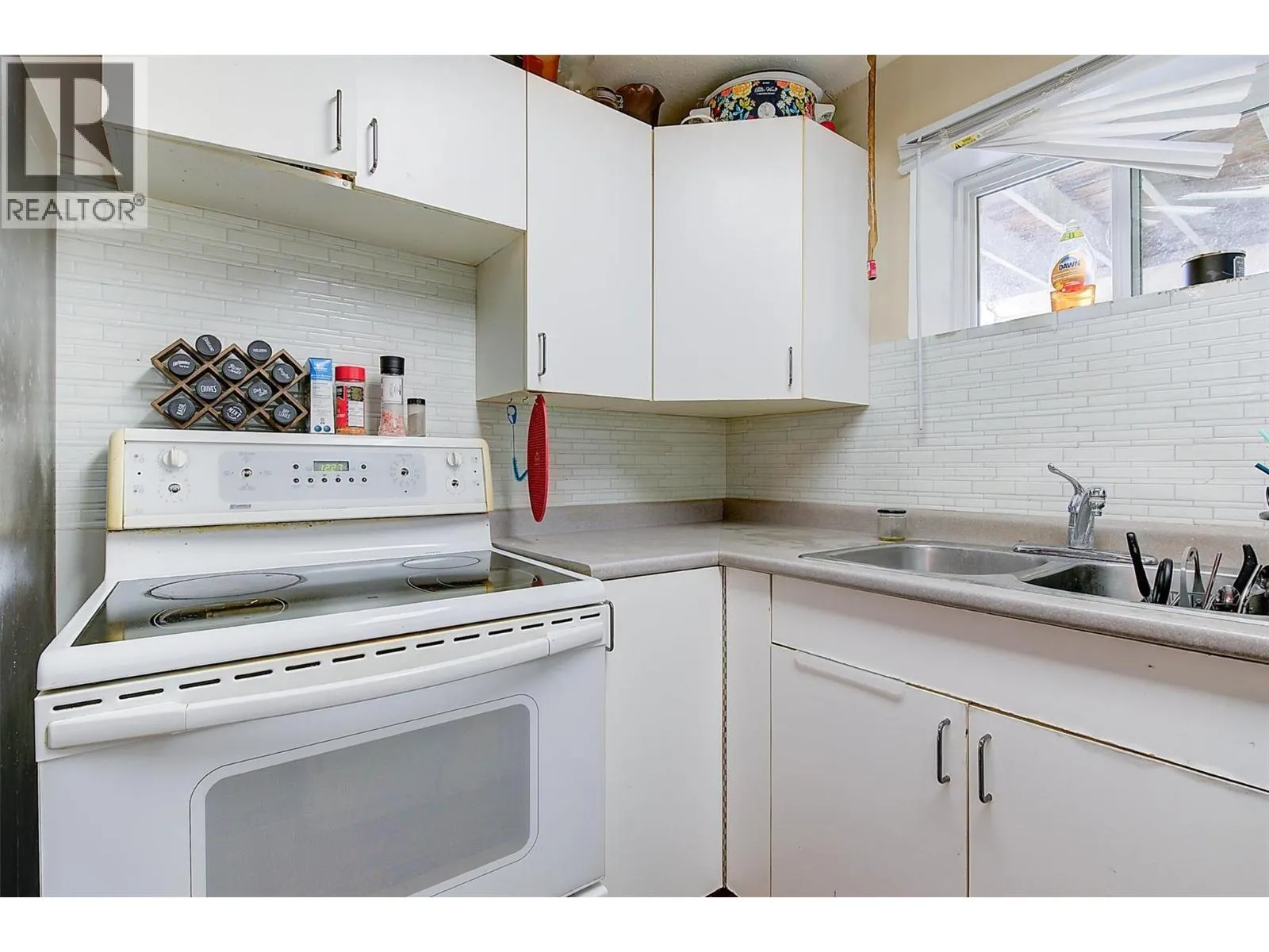 280 HOLBROOK Road W