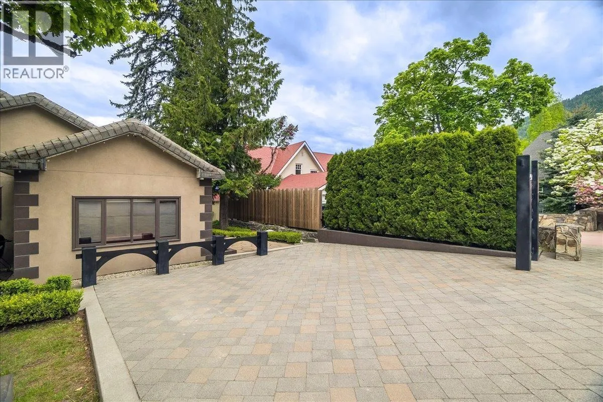 417 Hamilton Avenue