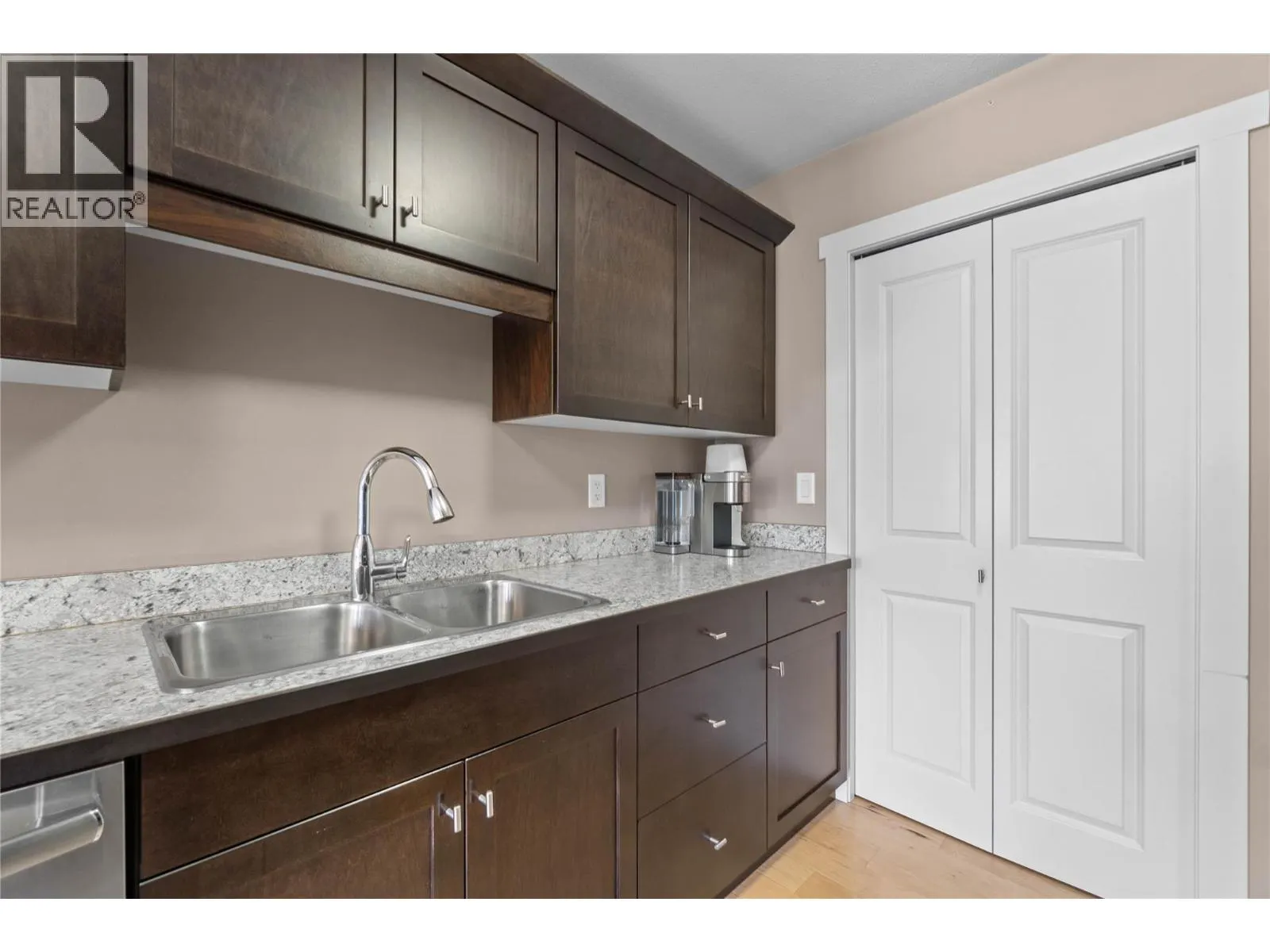 1449 1 Avenue NE Unit# 405