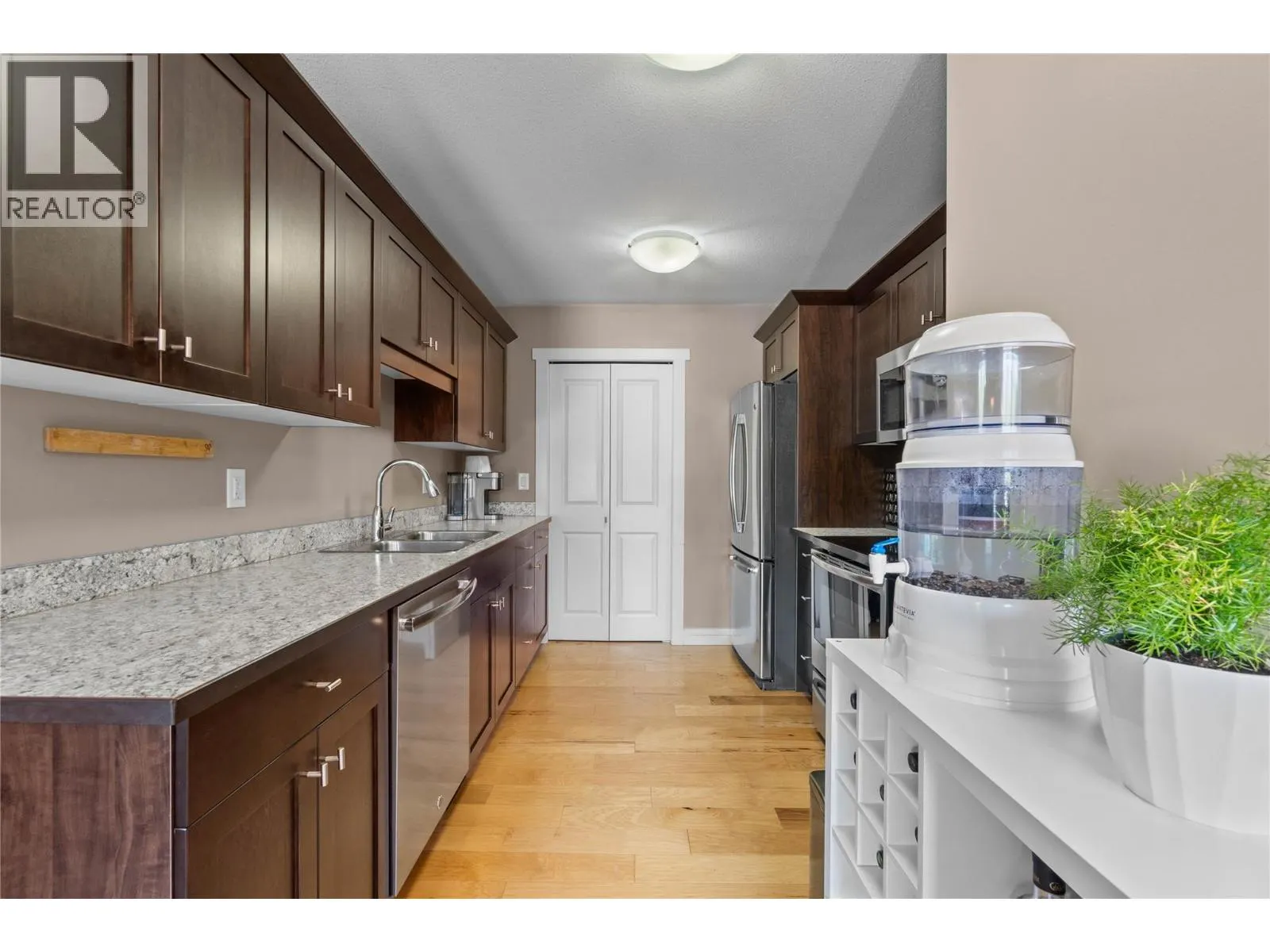1449 1 Avenue NE Unit# 405
