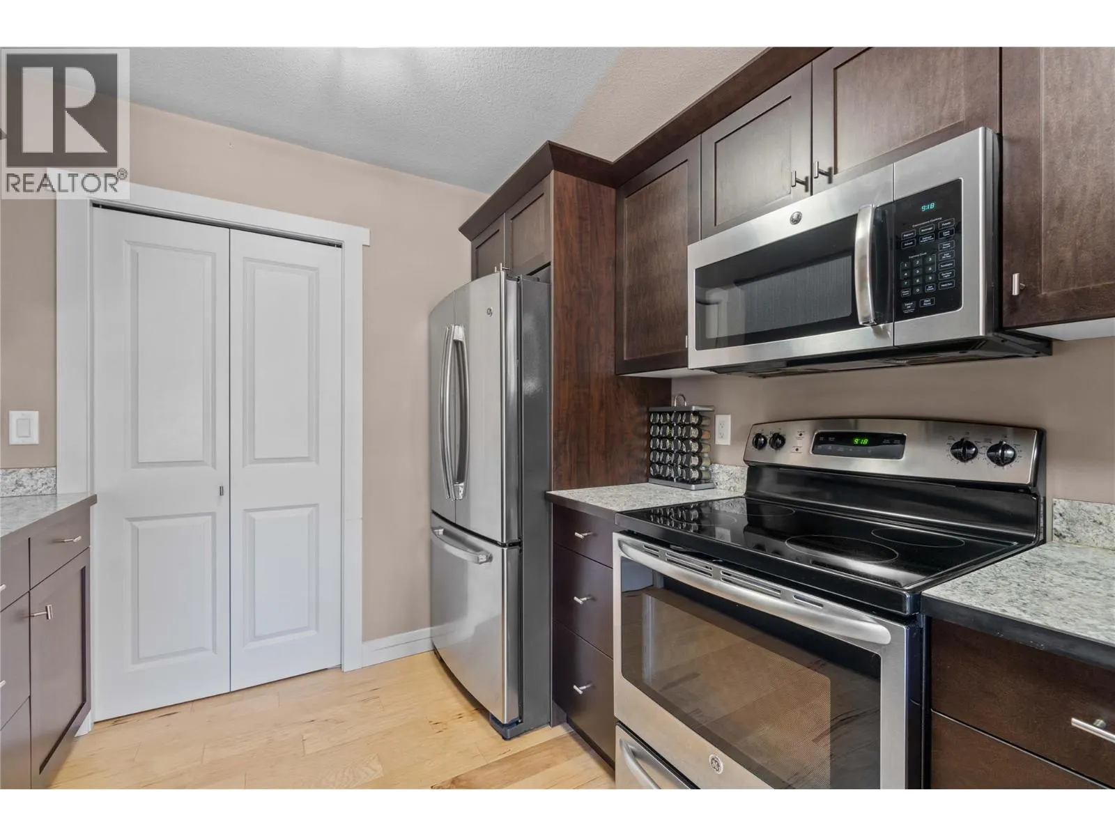 1449 1 Avenue NE Unit# 405