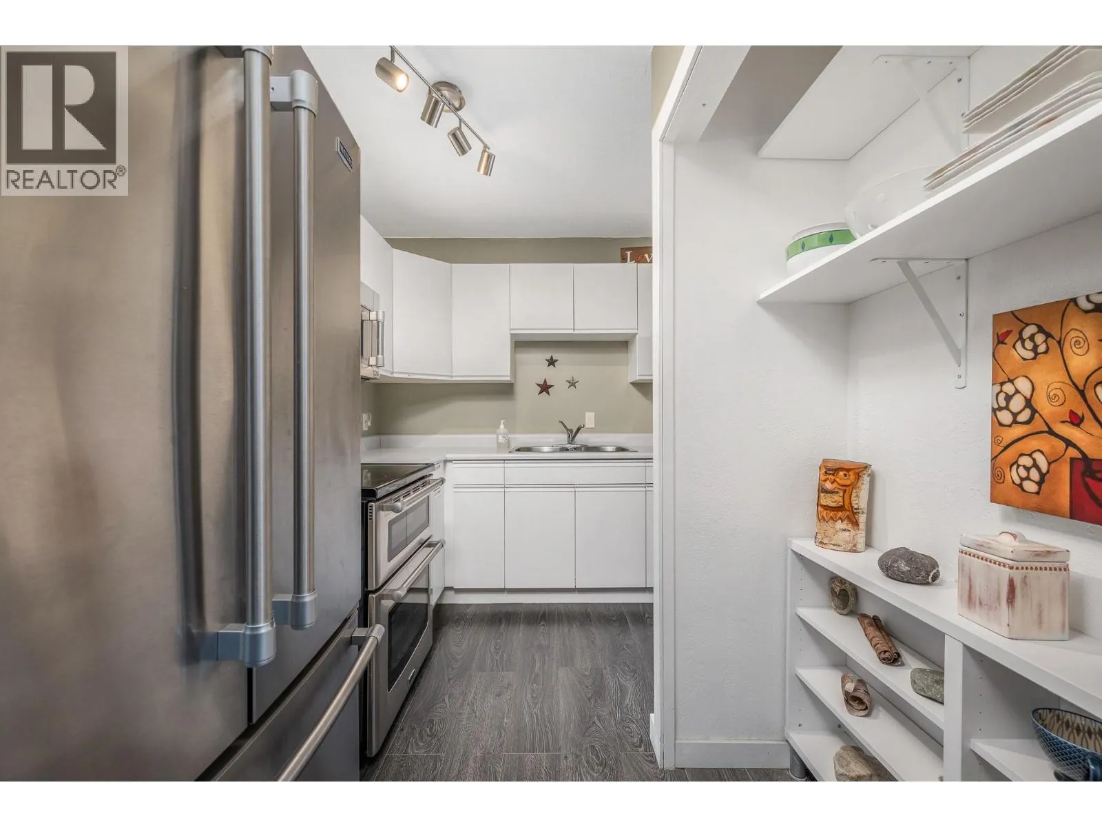 703 Granville Avenue Unit# 205 Lot# 5
