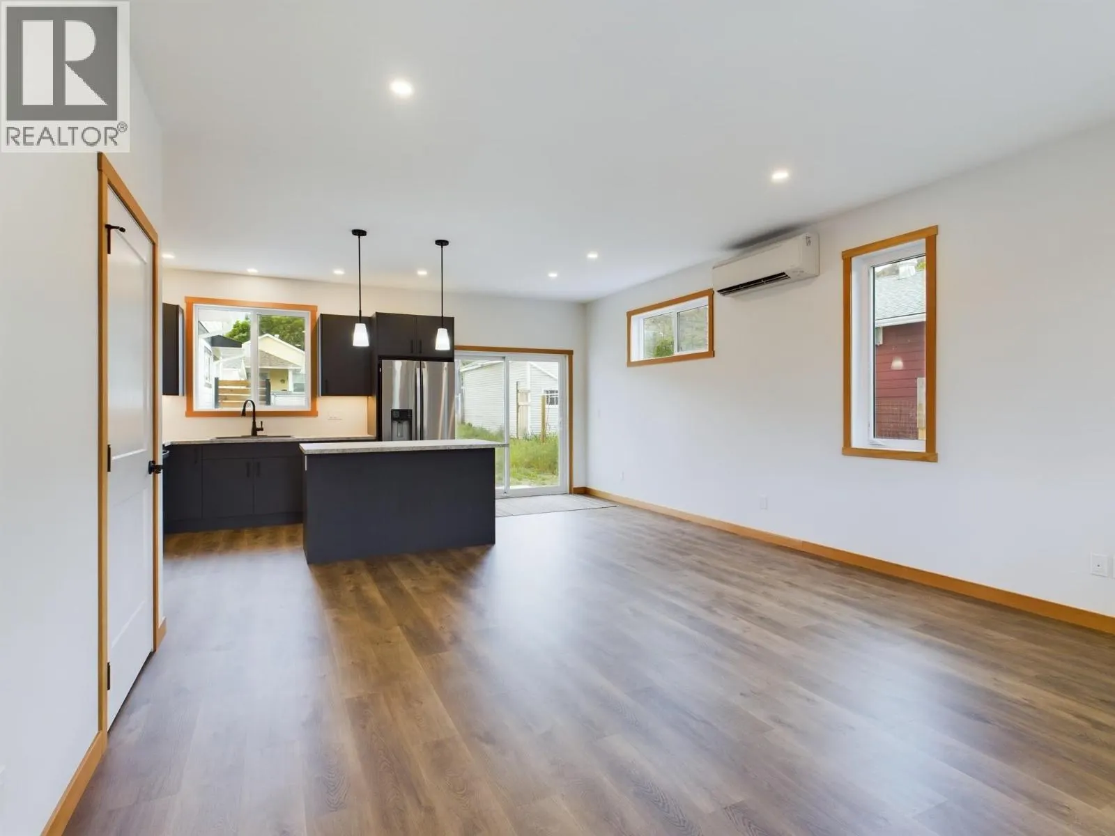 555 EARLE Crescent