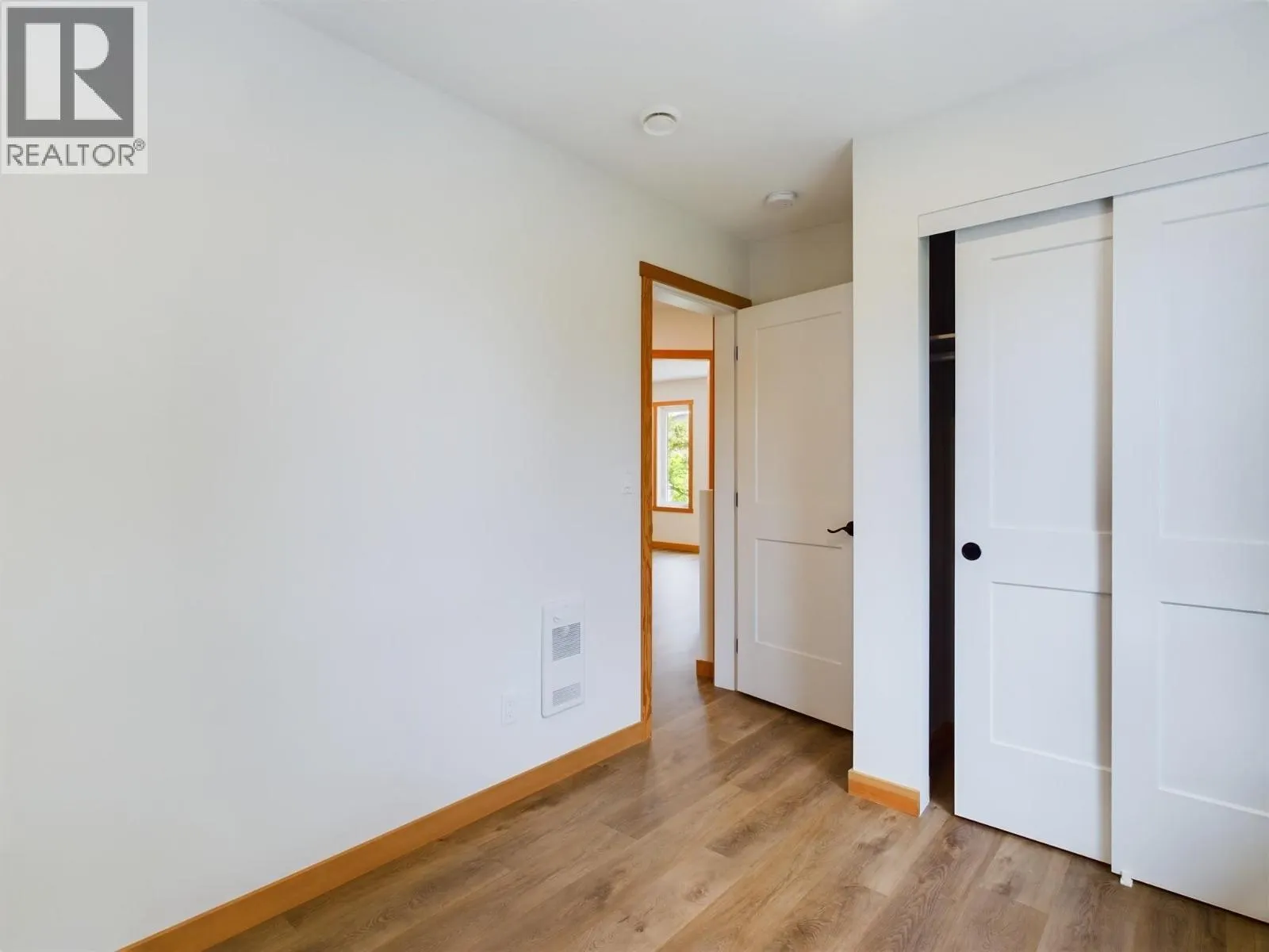 555 EARLE Crescent