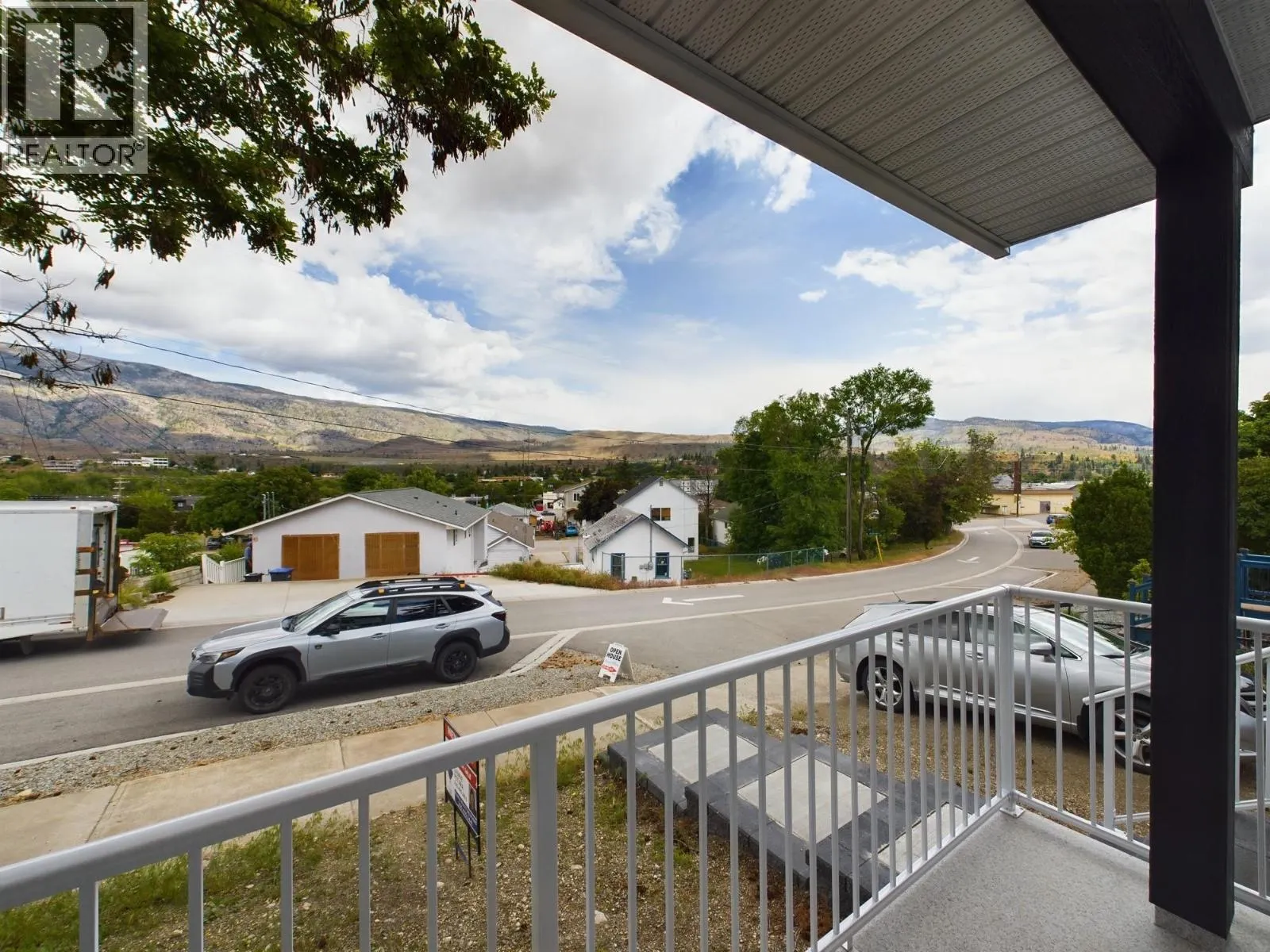 555 EARLE Crescent