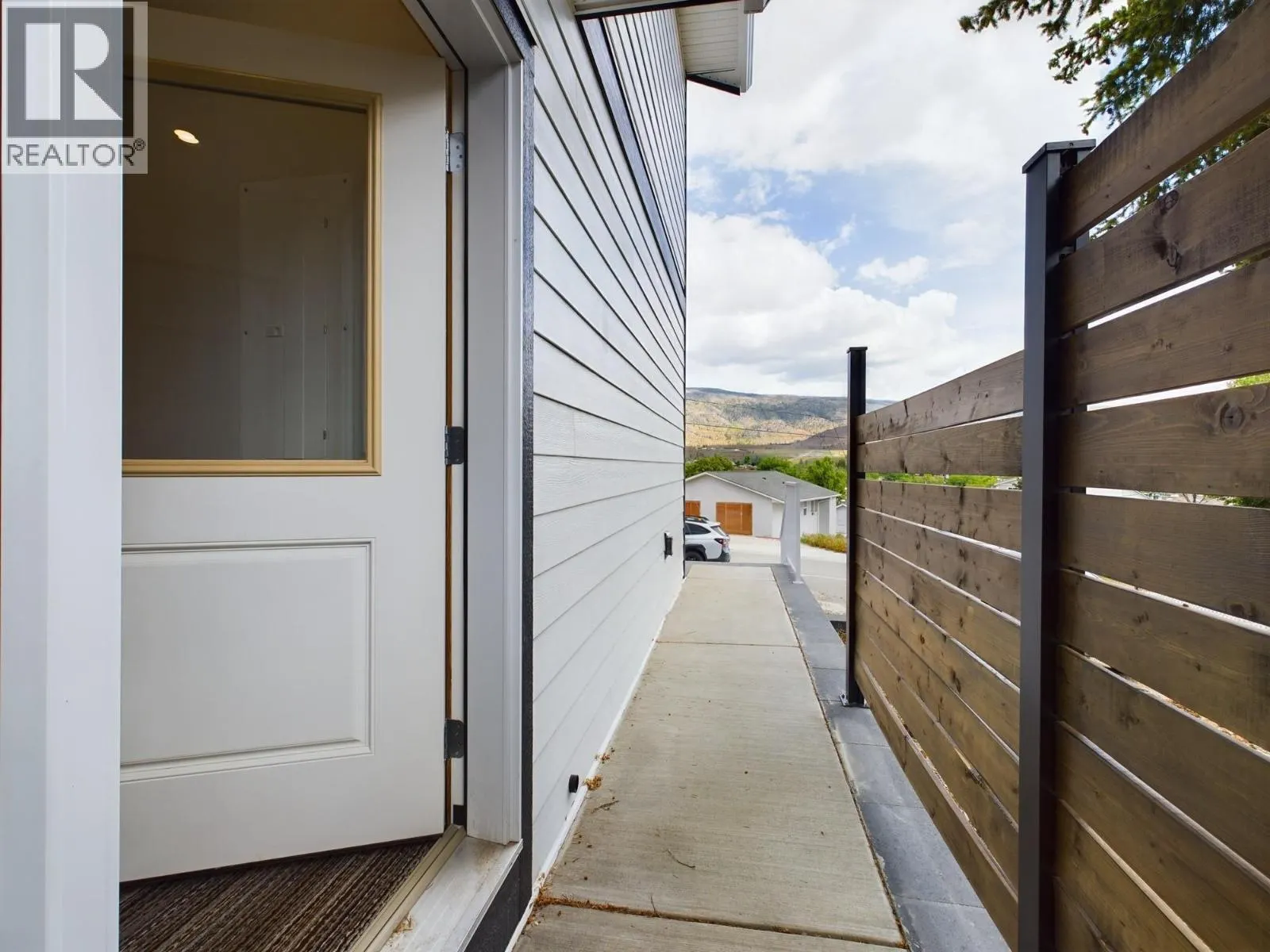 555 EARLE Crescent