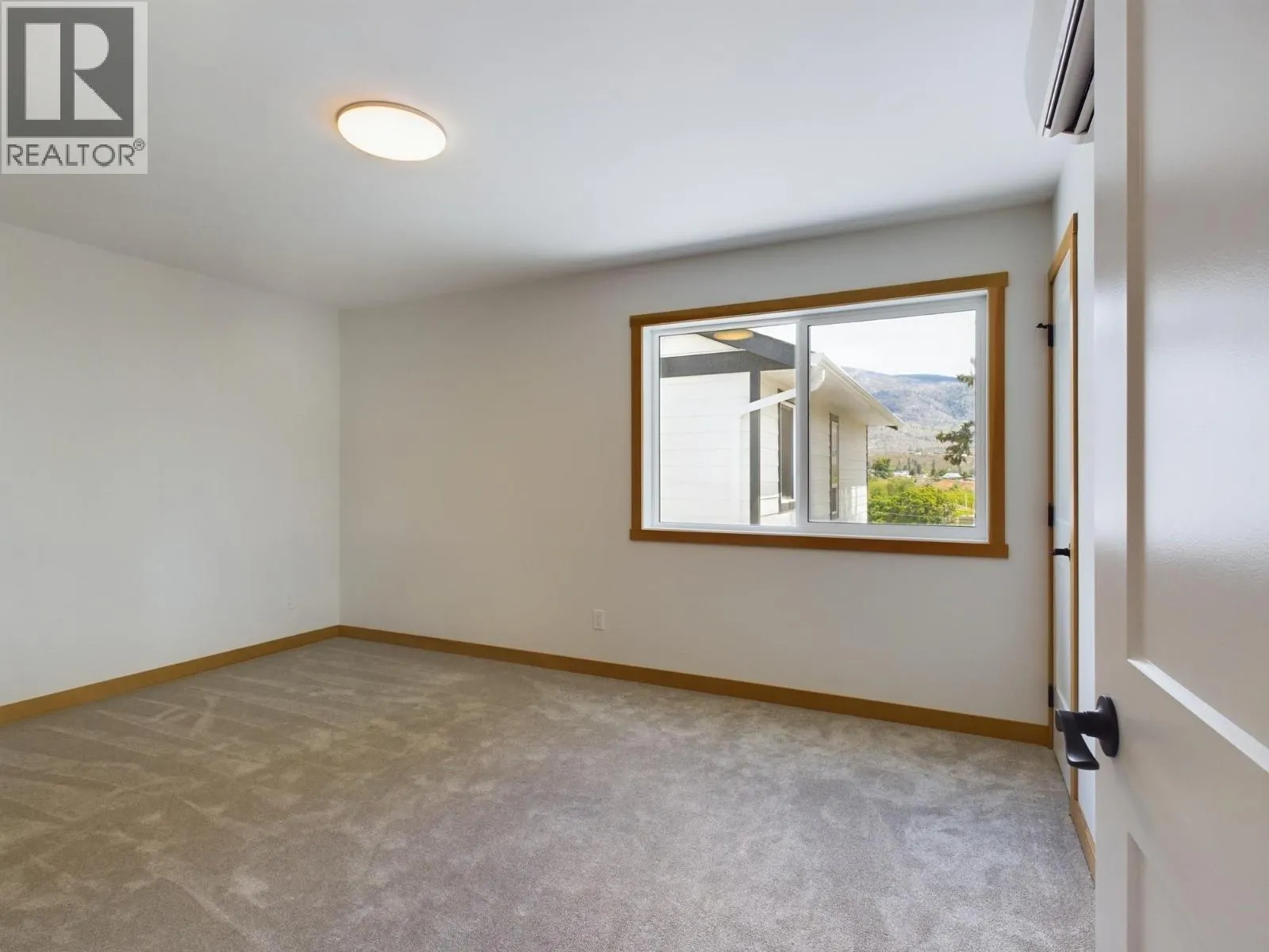 555 EARLE Crescent