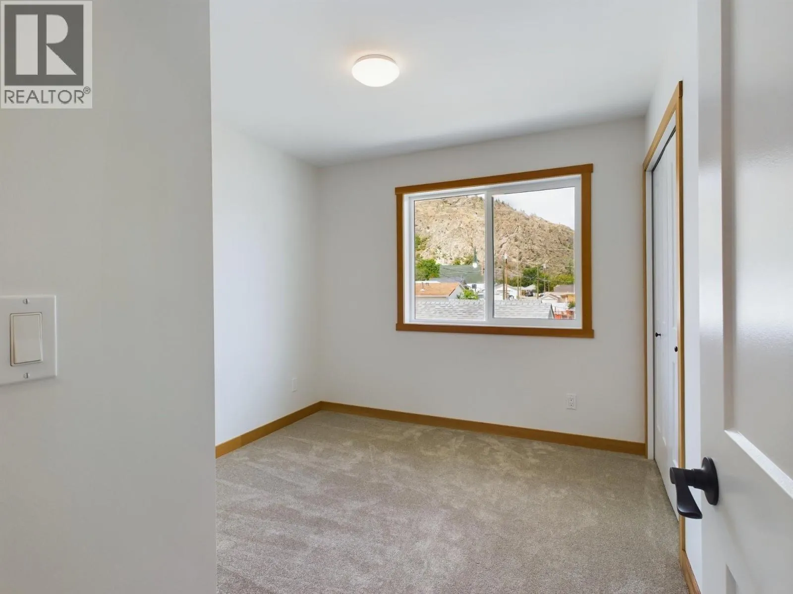 555 EARLE Crescent