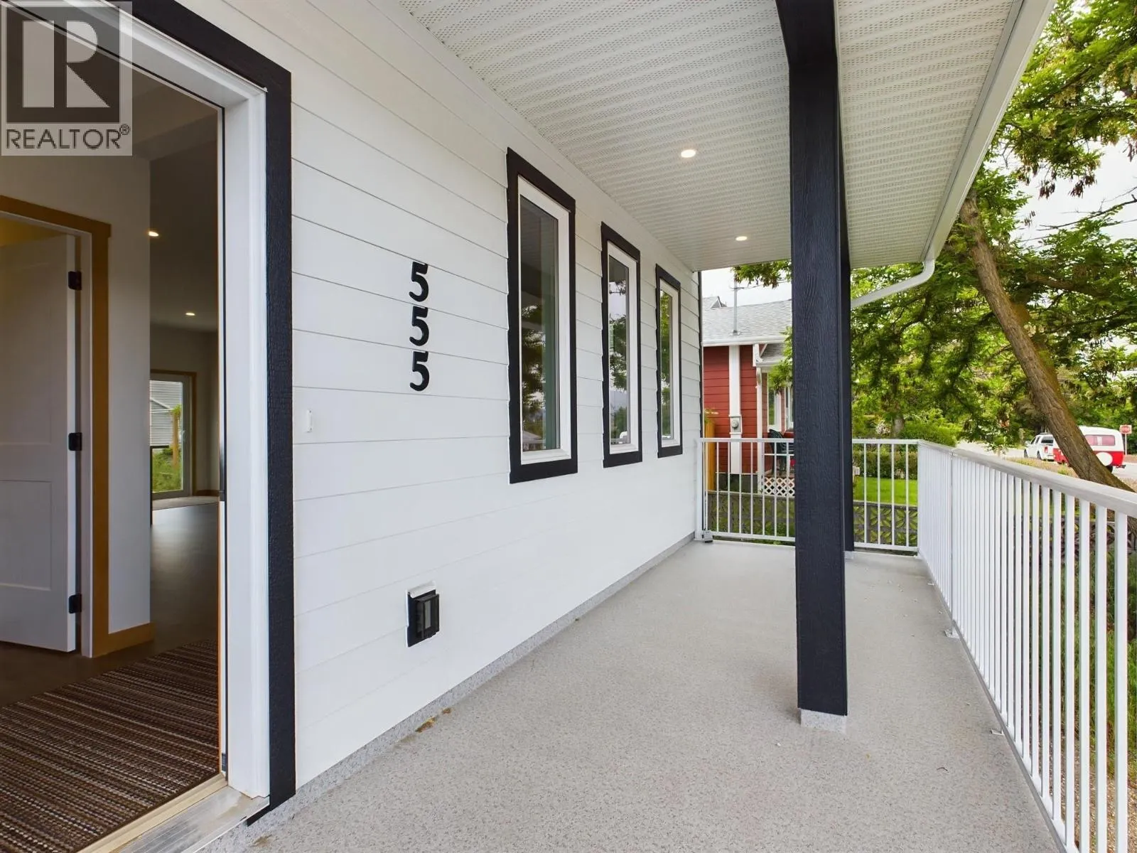 555 EARLE Crescent
