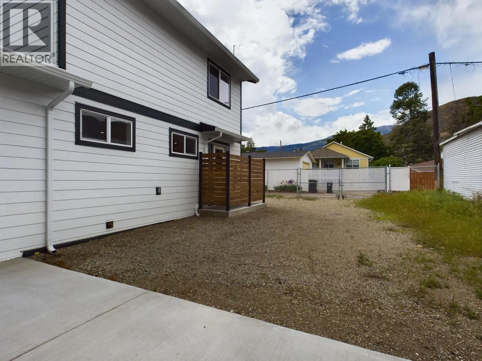 555 EARLE Crescent