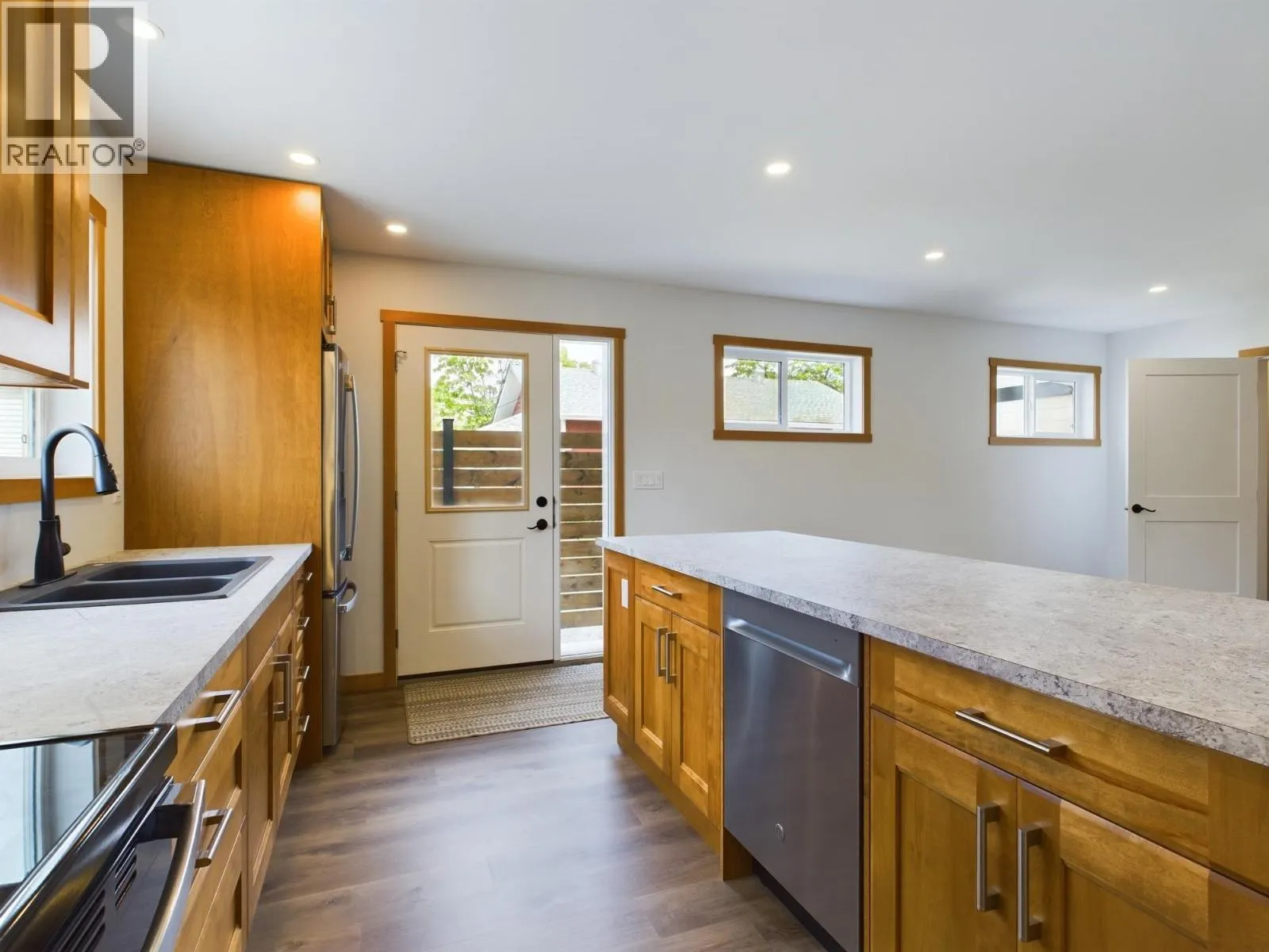 555 EARLE Crescent