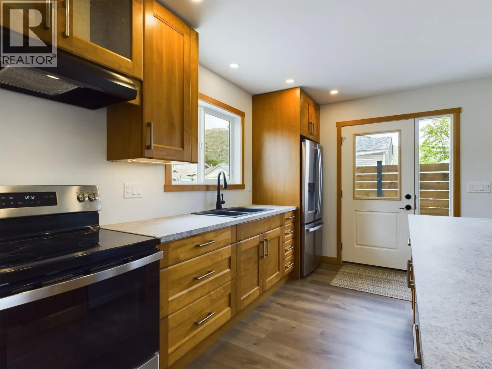 555 EARLE Crescent