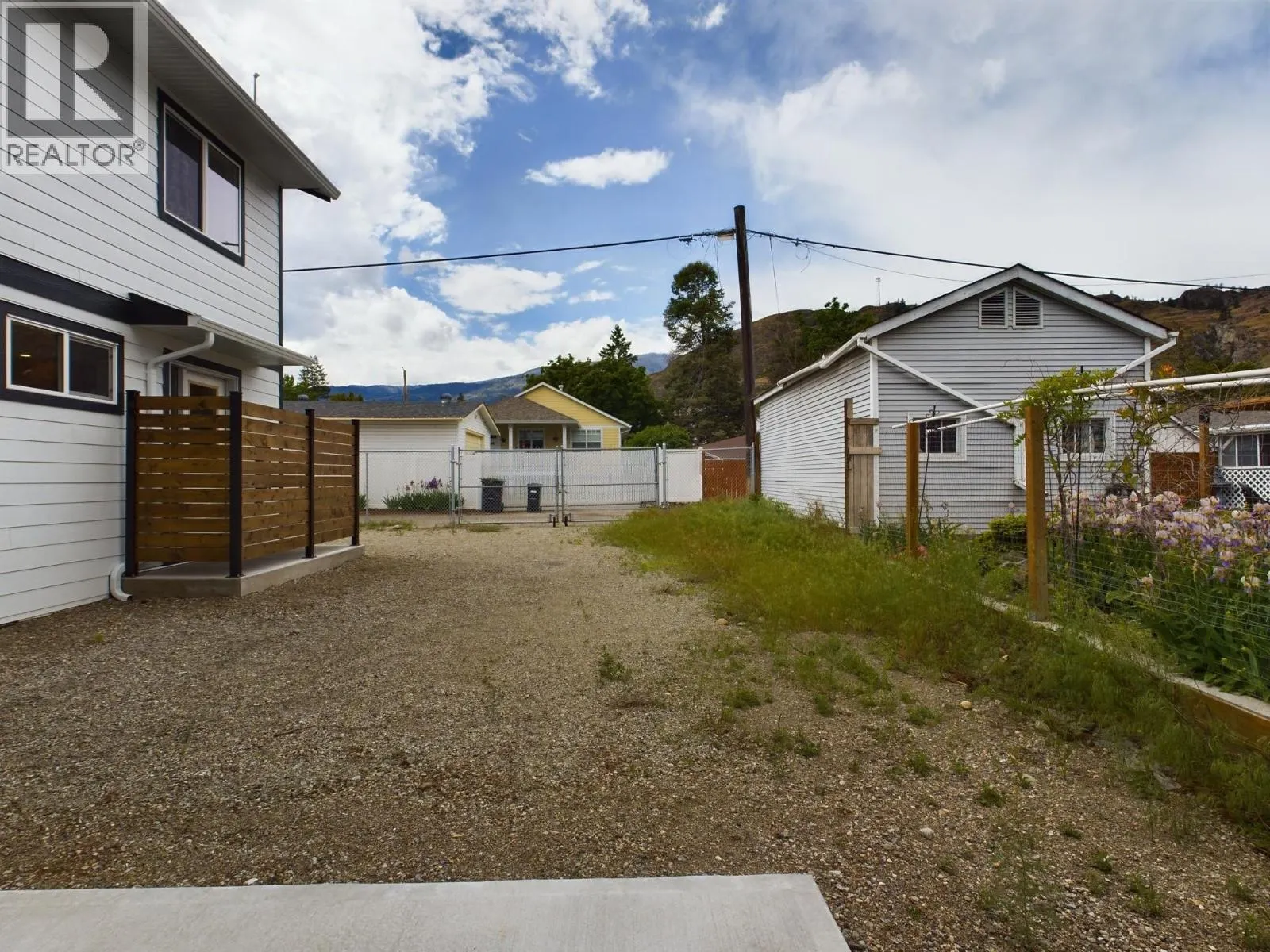 555 EARLE Crescent