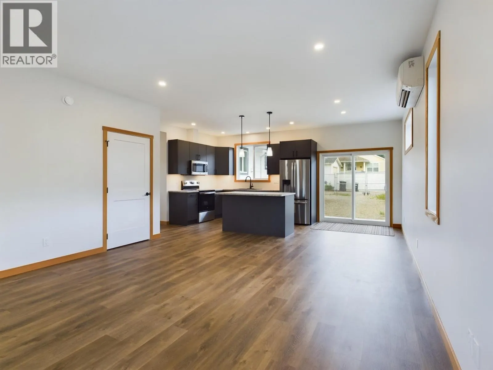 555 EARLE Crescent